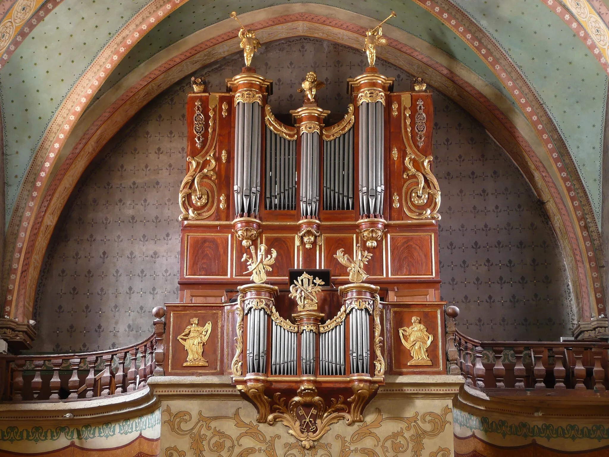 Photo showing: Auterive (Haute-Garonne, France), église paroissiale saint Paul, orgue de Guillaume Monturus construit de 1770 à 1783 (positif dorsal) à partir d'un cabinet d'orgue toulousain installé en 1767 par le célèbre Jean-François L’Épine, partie instrumentale refaite en 1843 par la maison Daublaine & Callinet, restauré en 1975 et 1996 par Claude Armand; sculptures et décorations par le toulousain François Mortreuil cadet en 1770, venu se fixer à Auterive.