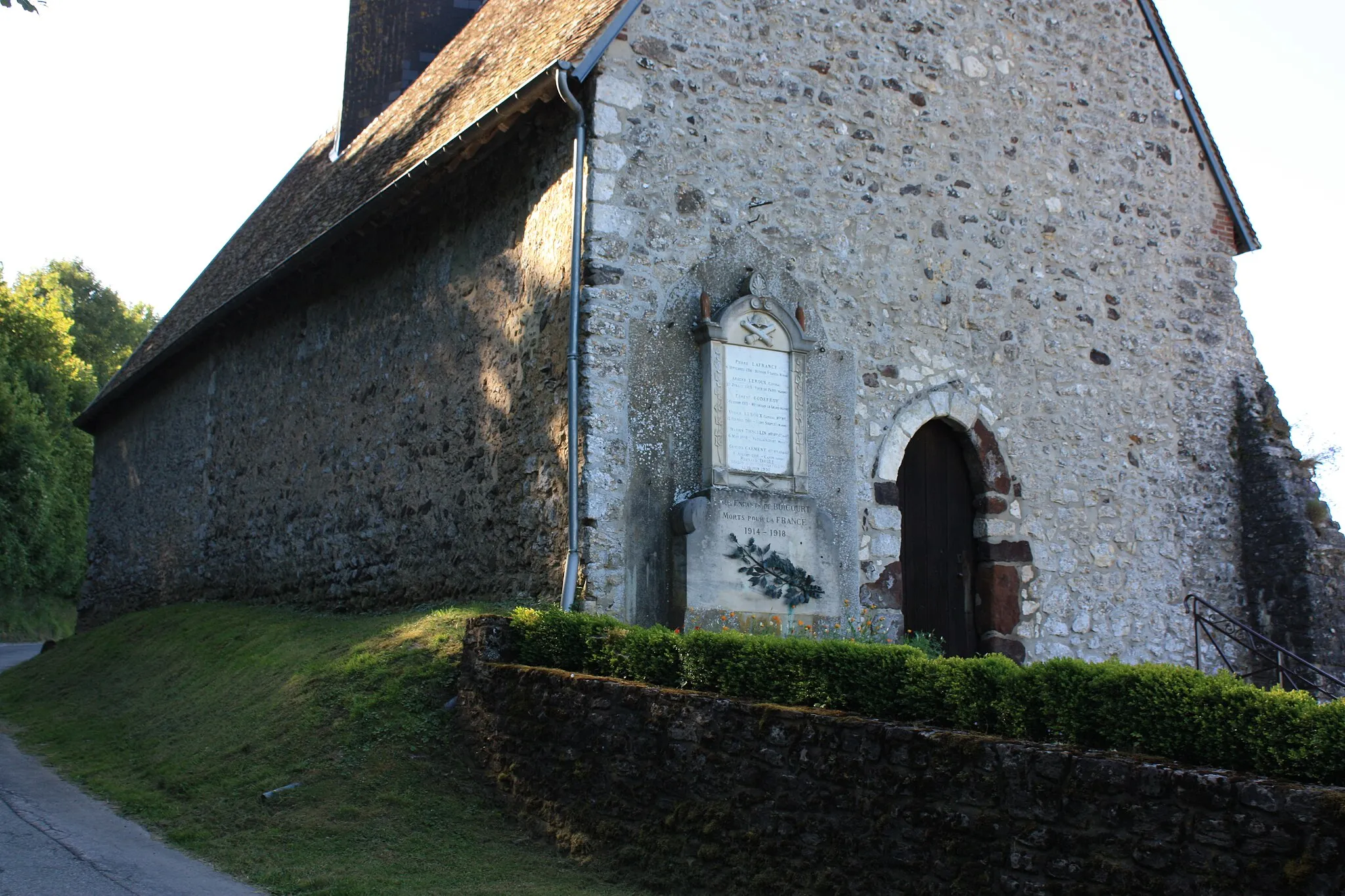 Photo showing: Buicourt - Eglise Saint-Lucien vue de l'angle Nord-Ouest