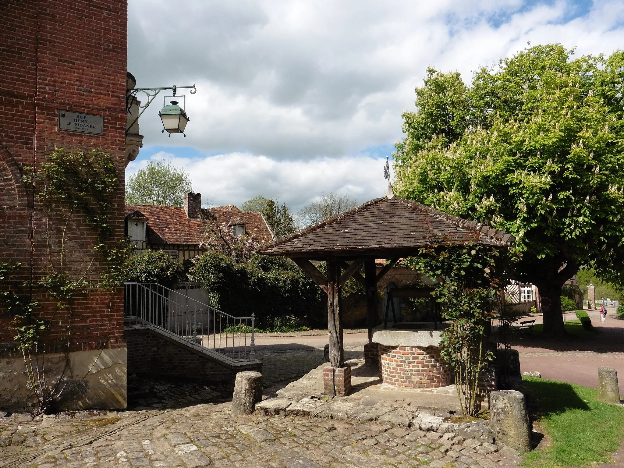 Photo showing: Puits Rue Henri le Sidane Gerberoy, village classé parmi les plus beaux villages de France, Picardie