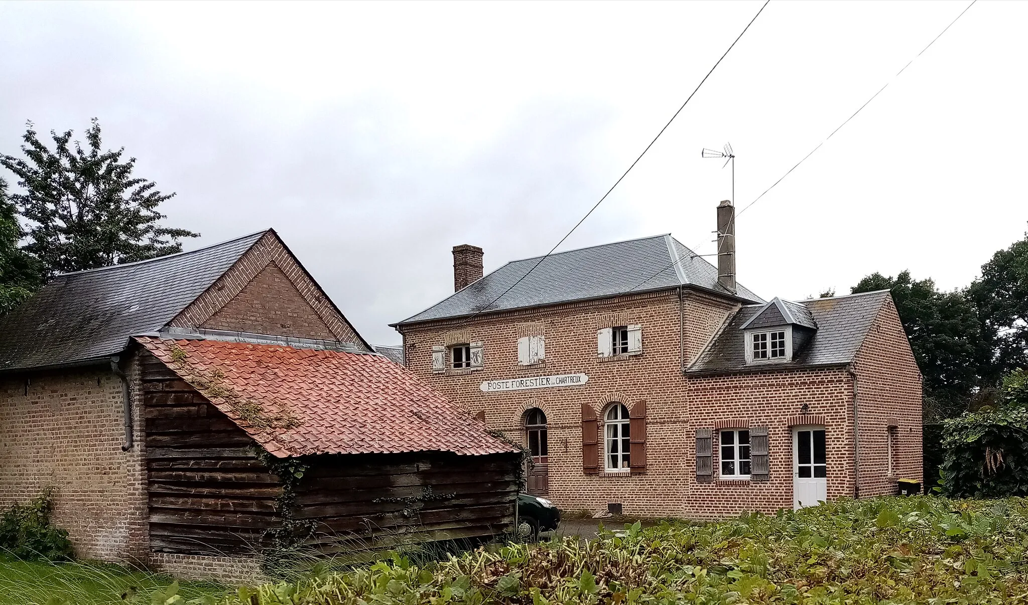 Photo showing: Forest-l'Abbaye, Somme, France, poste forestier des Chartreux.