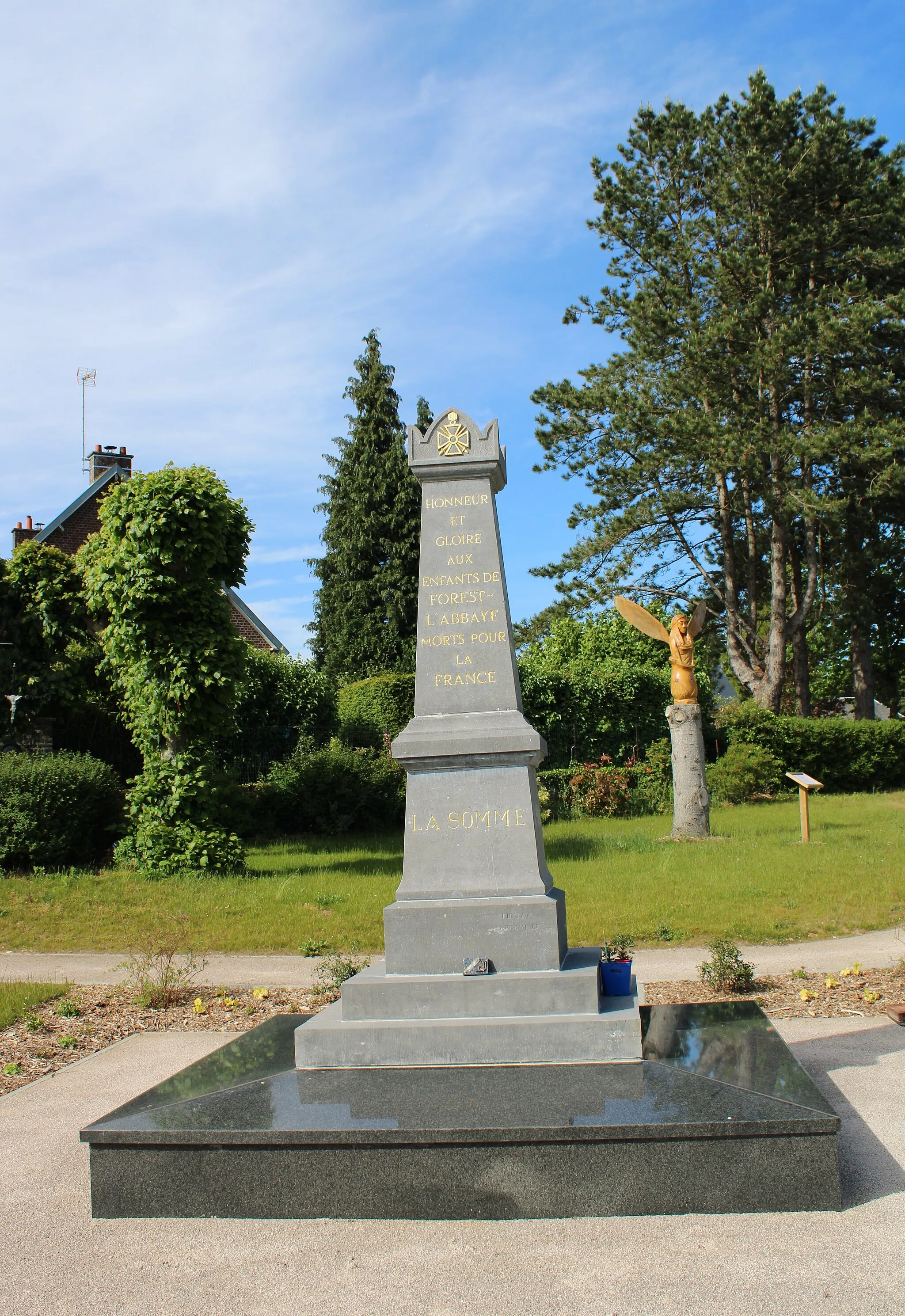 Photo showing: Le monument aux morts