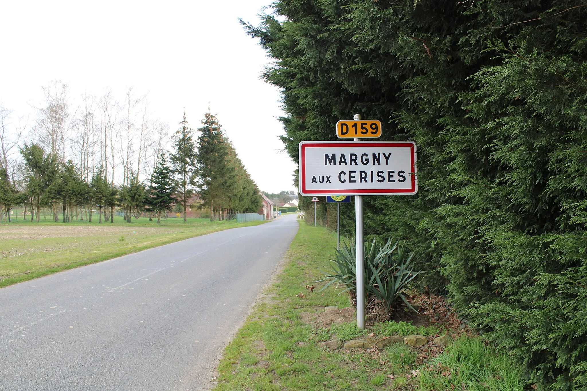 Photo showing: Entrée du village.