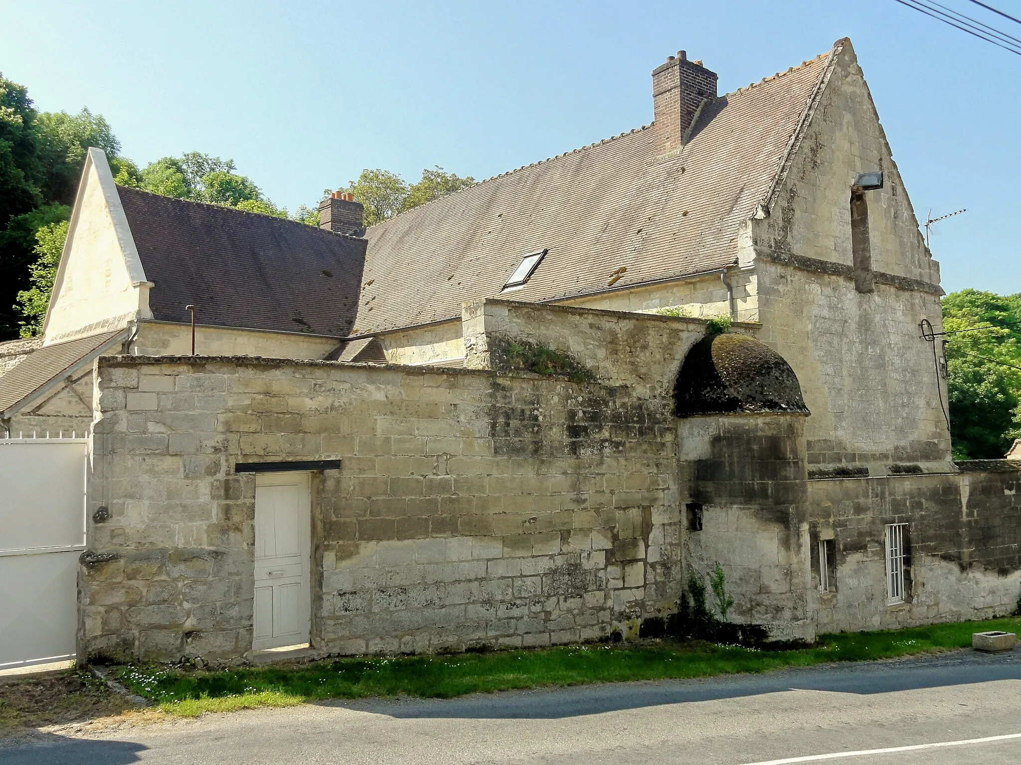Photo showing: Ancien manoir, rue de Clermont.