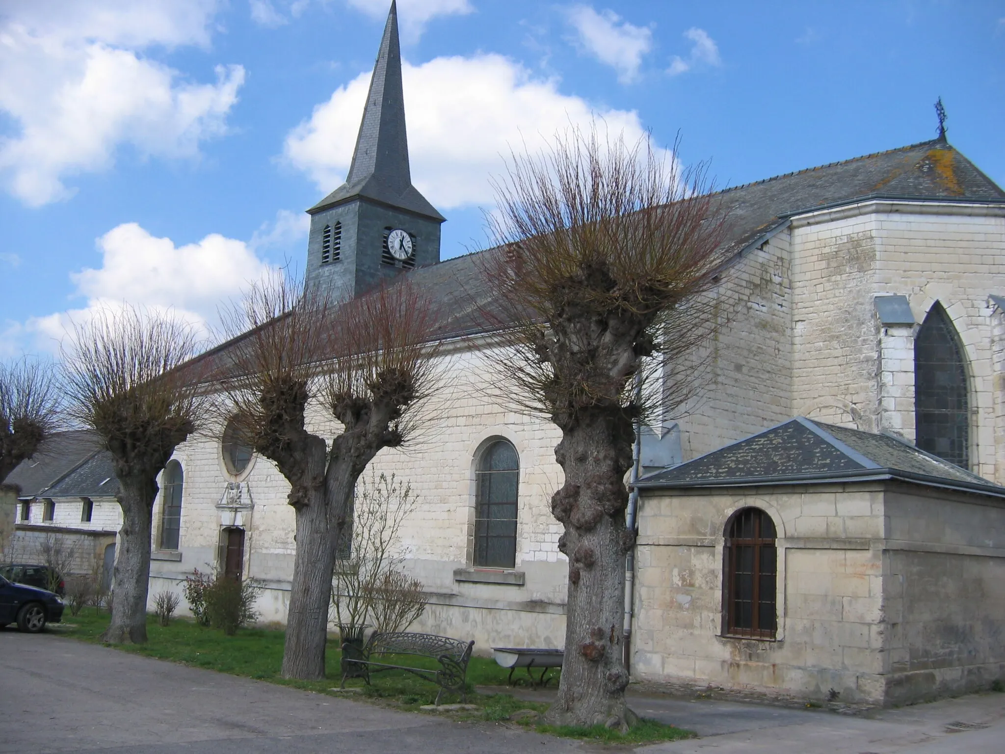Photo showing: avril 2015 Vue sur l'église, Avaux, Ardennes, france