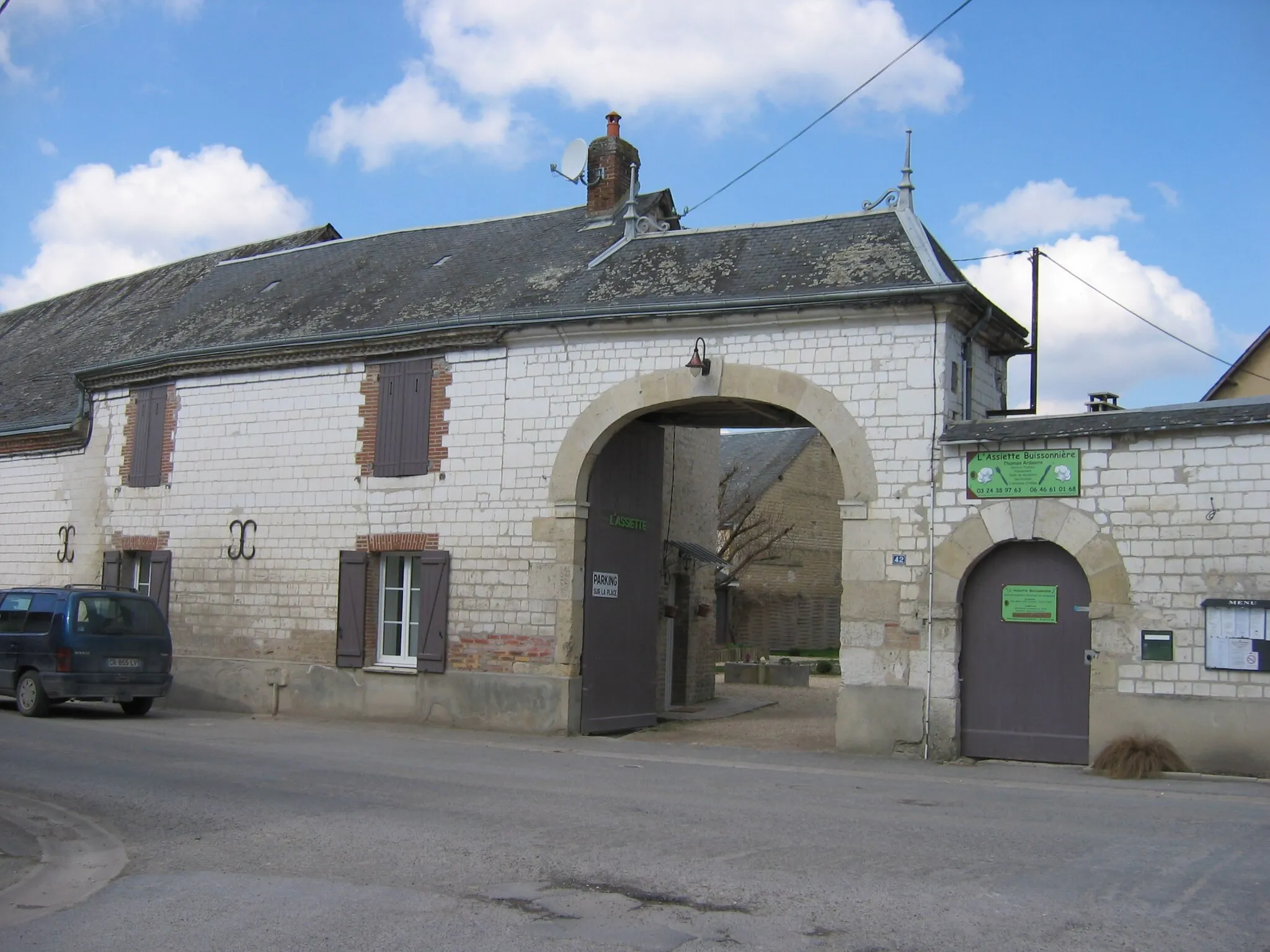 Photo showing: avril 2015 Rue principale à coté de l'église, Avaux, Ardennes, france