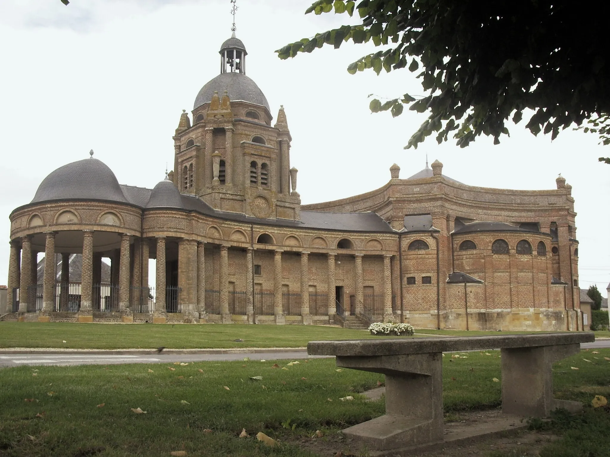 Photo showing: Église Saint-Didier d'Asfeld ([[:fr:Ardennes [(département)|Ardennes françaises]] (sud-ouest)], XVII°siècle, style baroque.