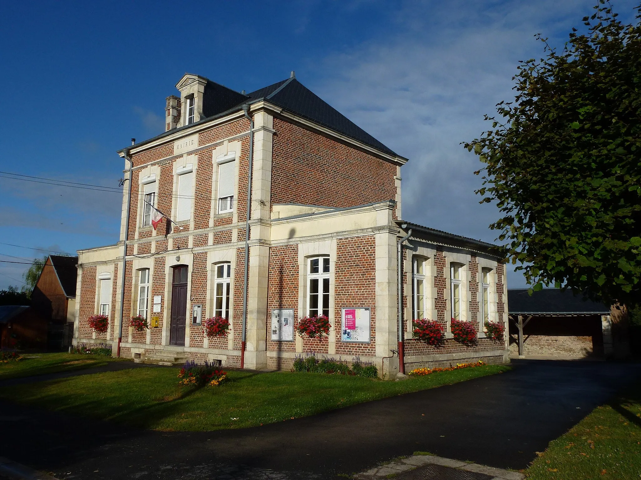 Photo showing: Grandchamp (Ardennes) mairie-école