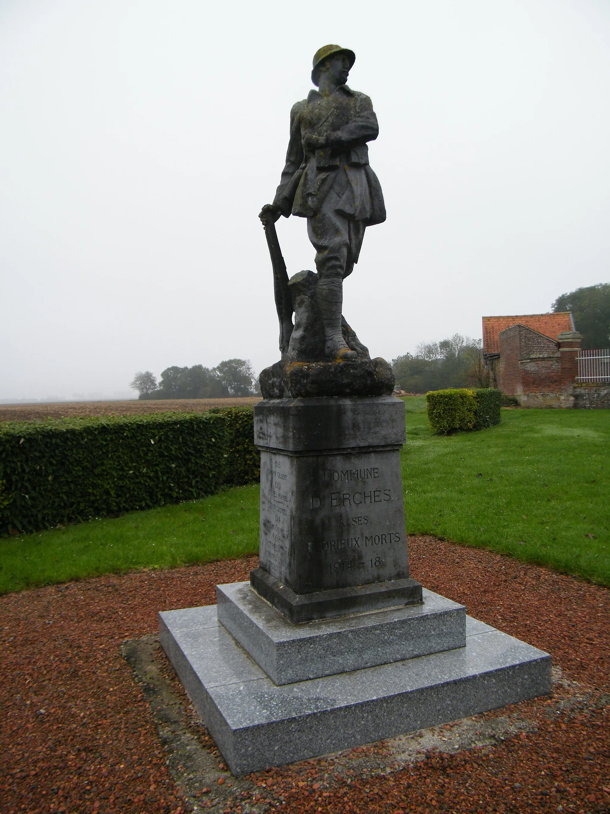 Photo showing: Monument.