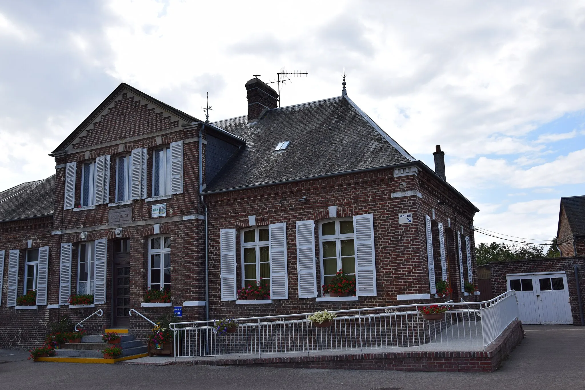 Photo showing: Villers-sur-Auchy mairie