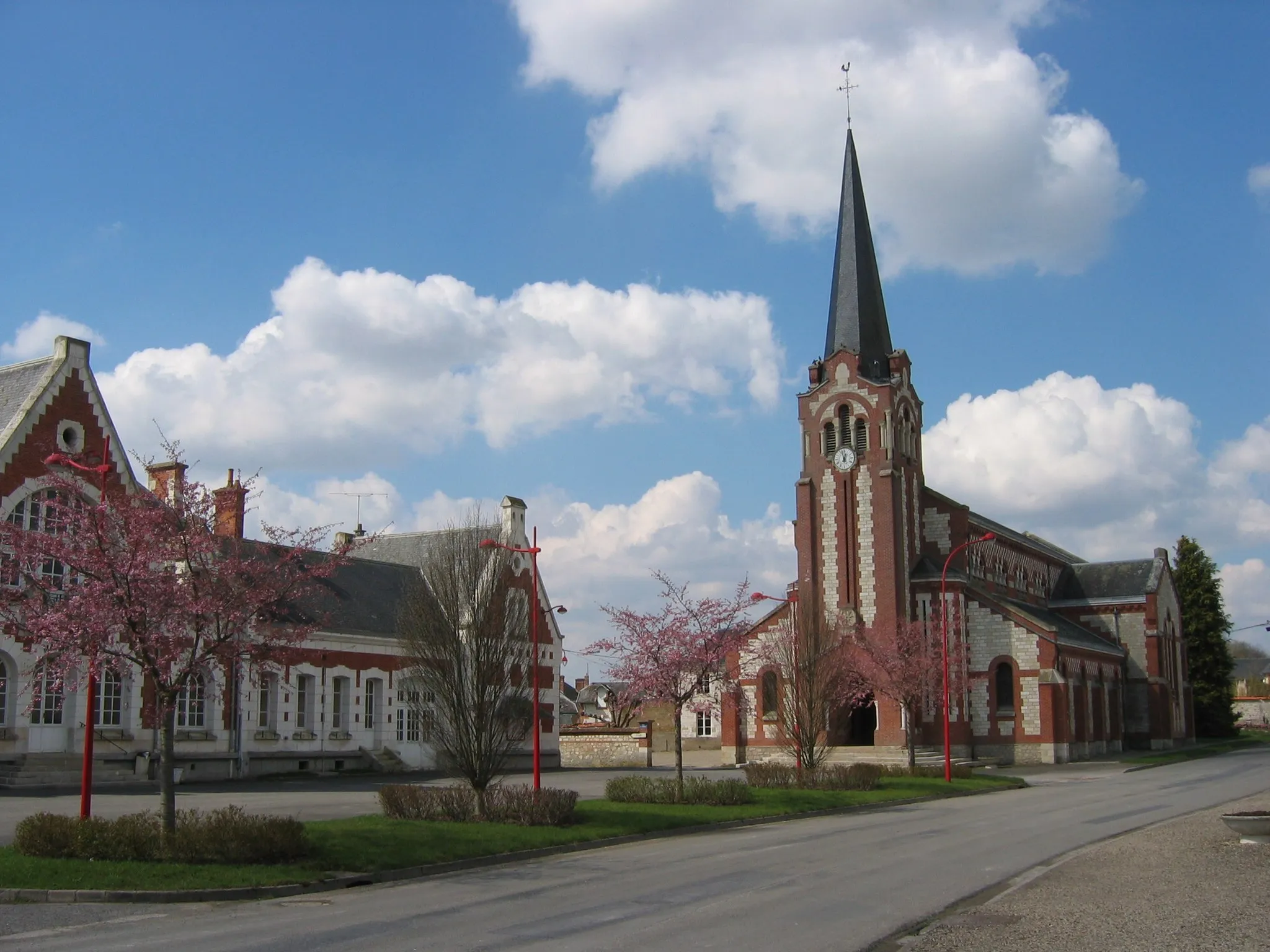 Photo showing: avril 2015 vue de l'église du Thour, Ardennes, France