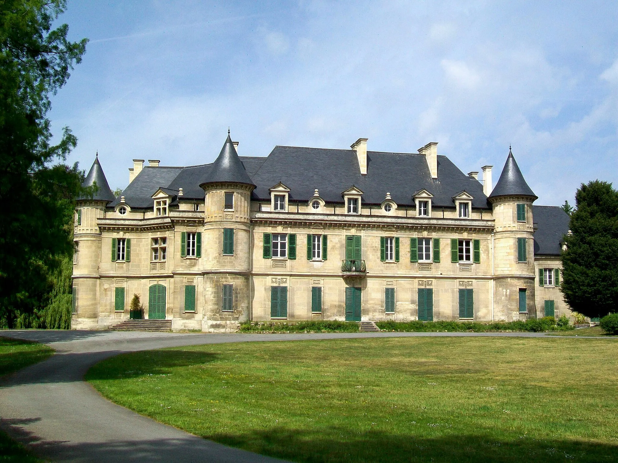 Photo showing: Le château de Lamorlaye, façade est.