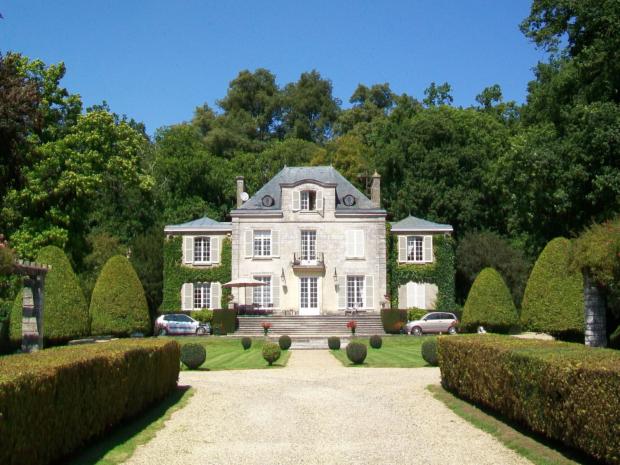 Photo showing: La propriété La Garenne, au nord de Brasseuse.