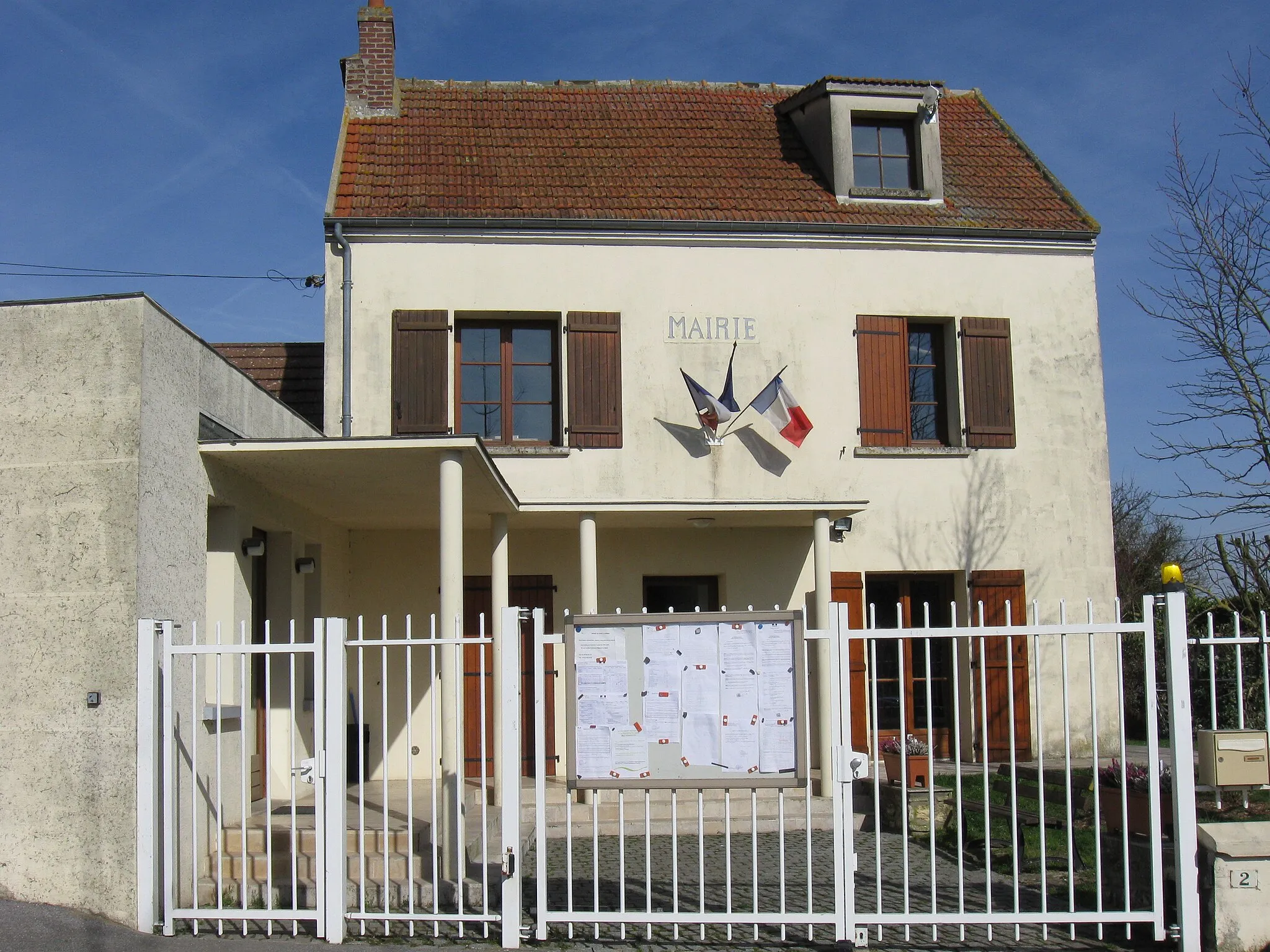 Photo showing: Mairie de Douy-la-Ramée. (Seine et Marne, région Île-de-France).