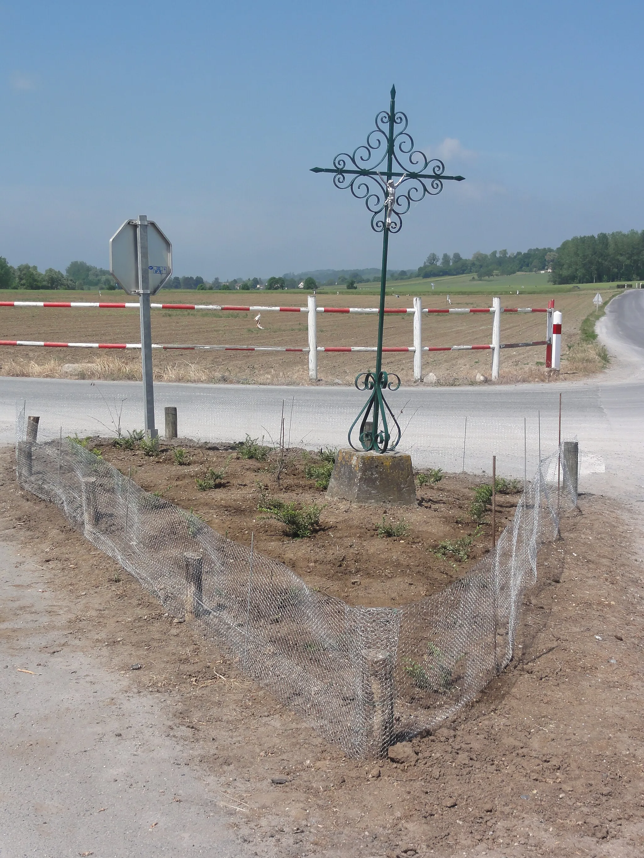 Photo showing: Cuiry-lès-Chaudardes (Aisne) Croix de chemin