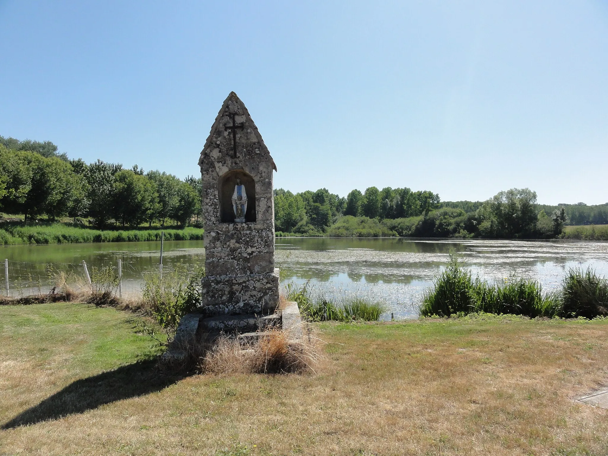 Photo showing: Révillon (Aisne) oratoire de l'étang