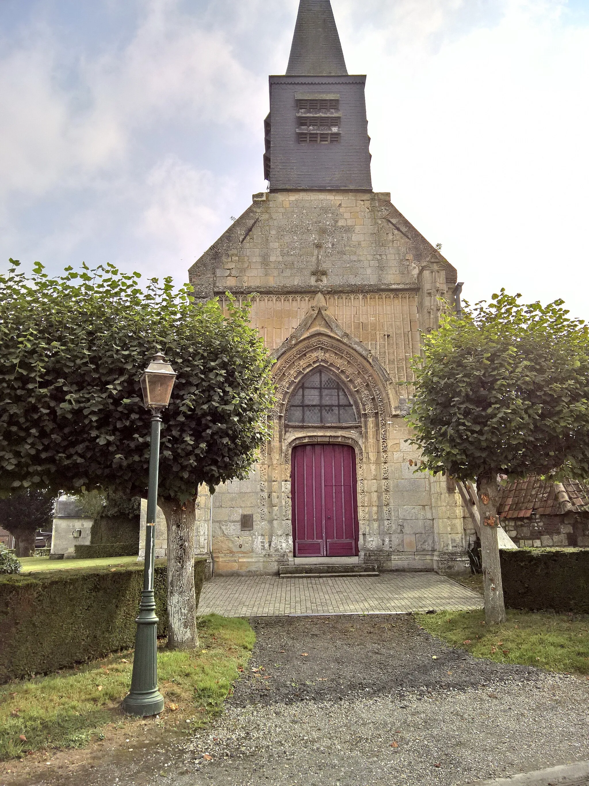 Photo showing: Façade principale de l'église de Frémontiers