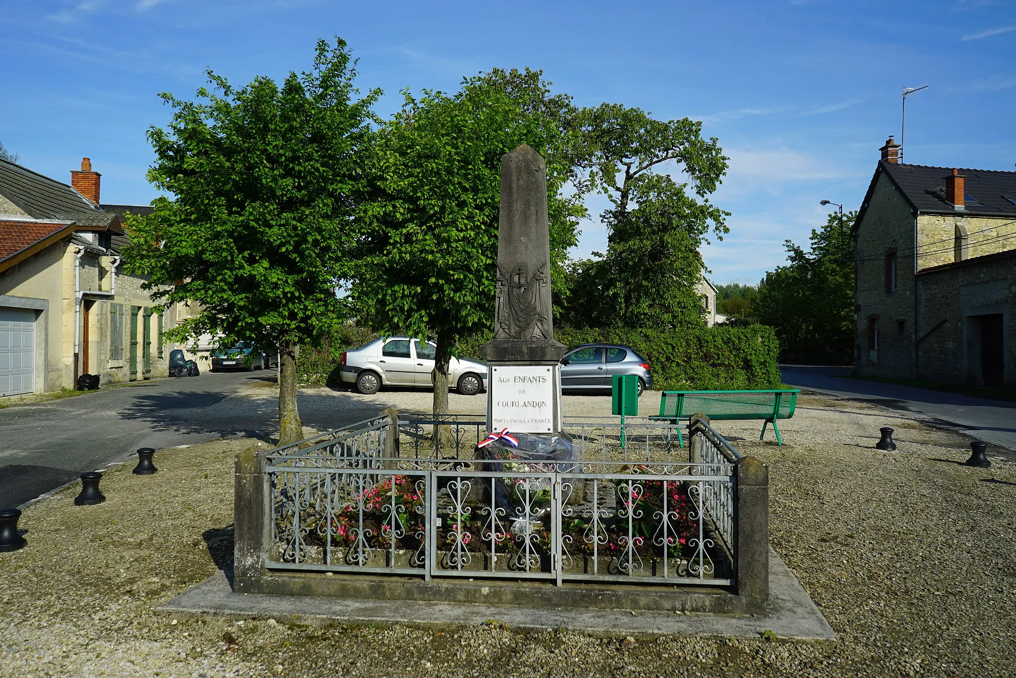 Photo showing: du village.