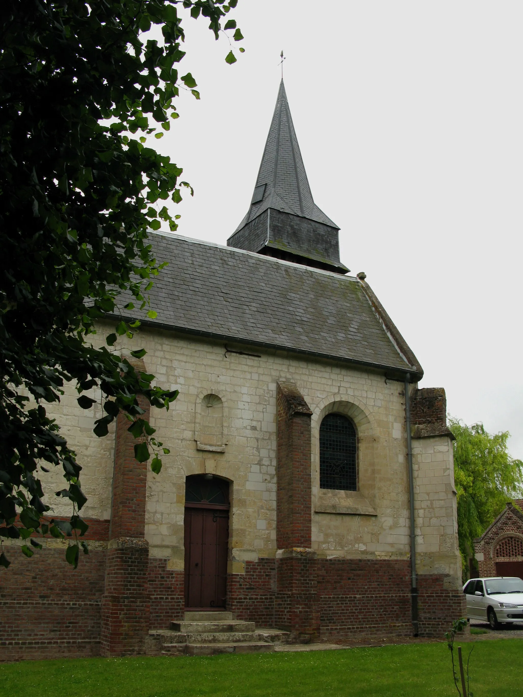 Photo showing: Sains-en-Amiénois (Somme, France) - Eglise (façade Nord : le bas-côté).