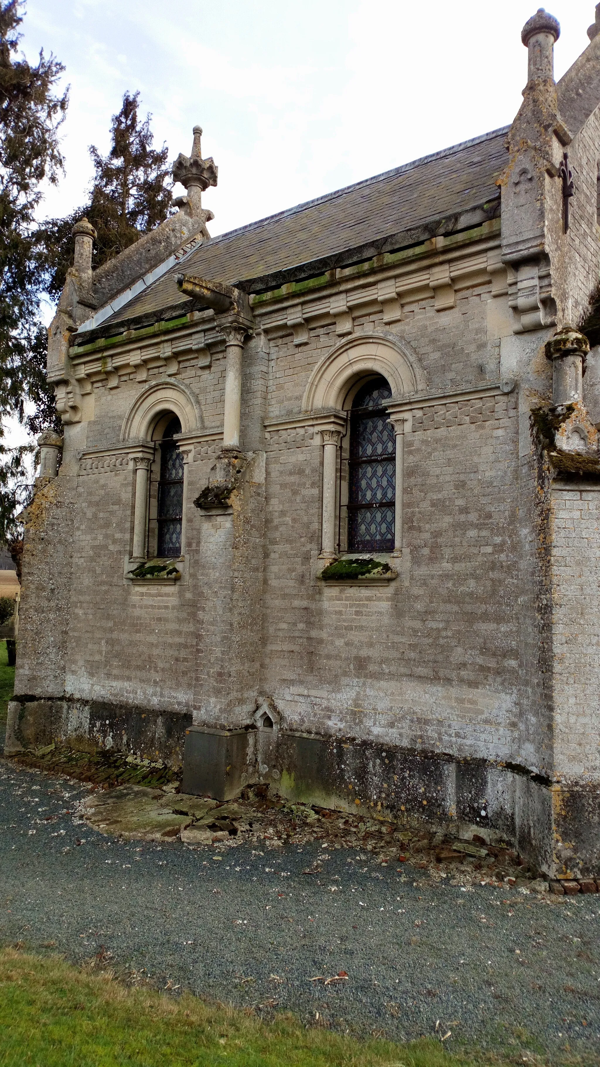 Photo showing: Bavelincourt (Somme), cimetière communal, chapelle funéraire