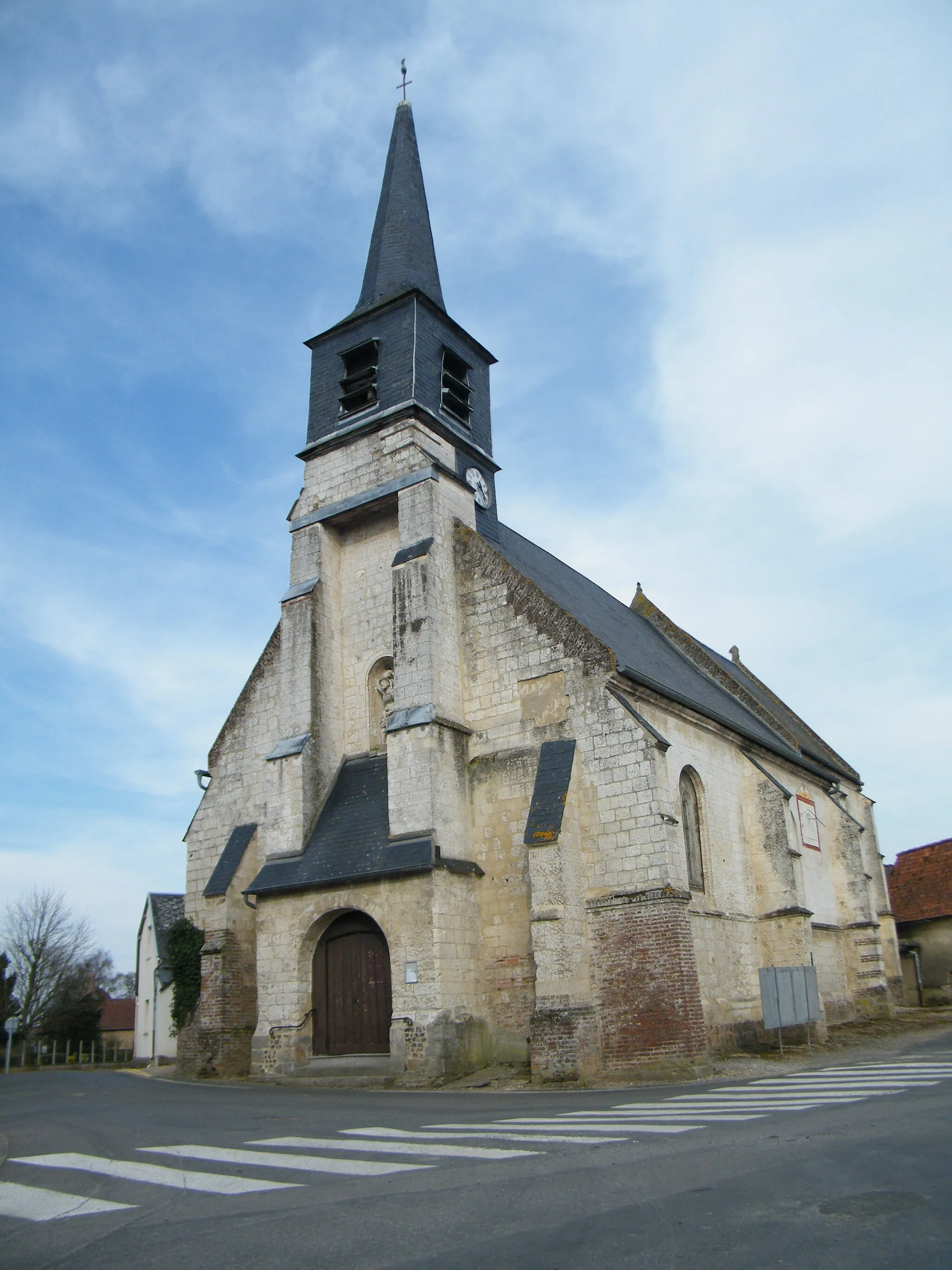 Photo showing: Le clocher de l'église, façades sud et ouest.
