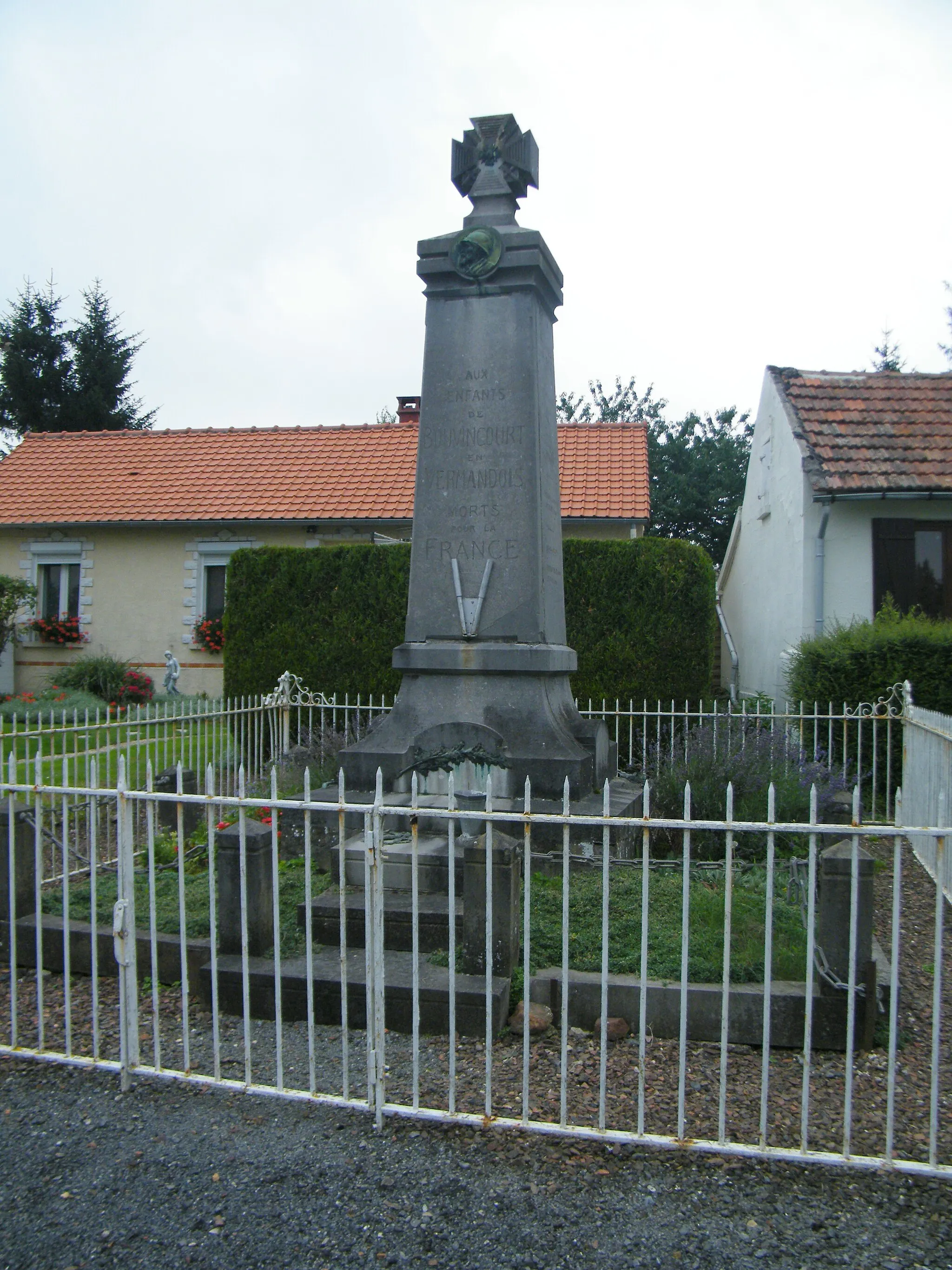 Photo showing: Monument aux morts pour la patrie.