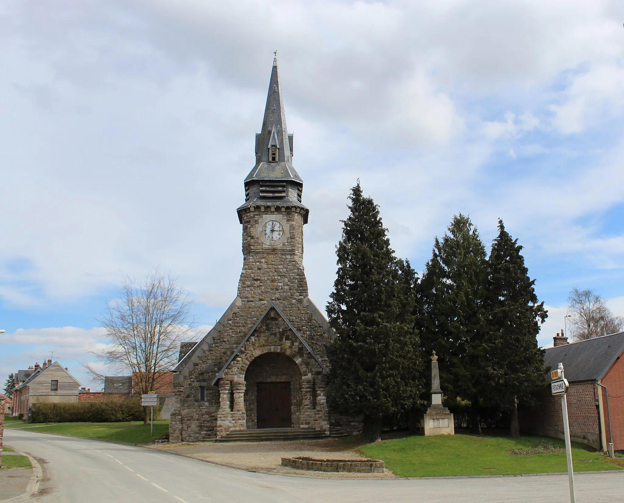 Photo showing: La place de l'église.