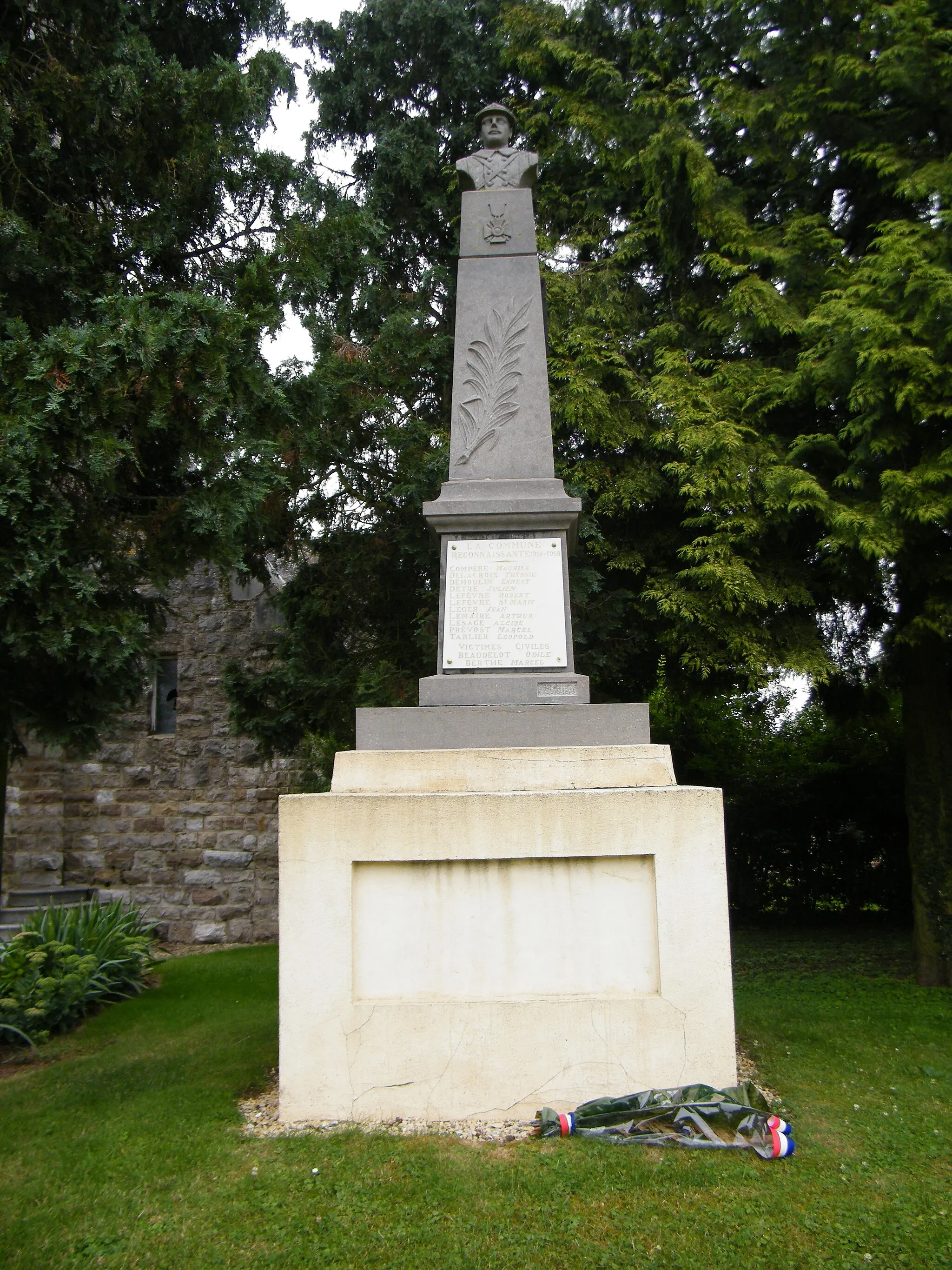 Photo showing: Monument aux morts pour la patrie.