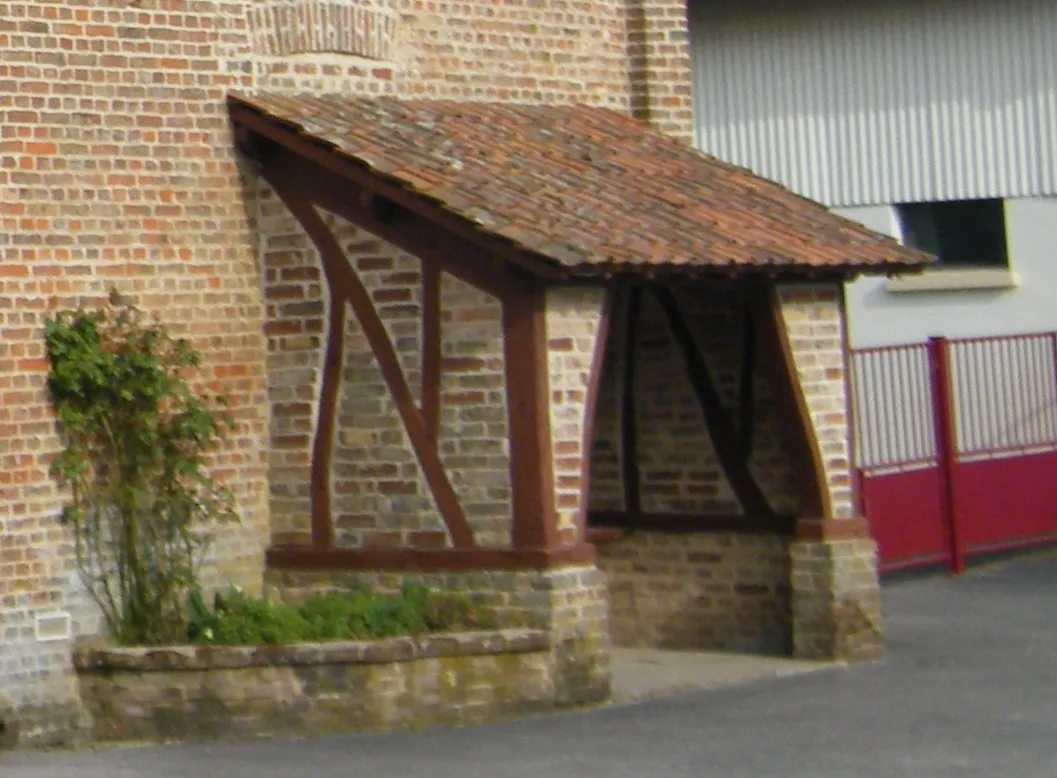 Photo showing: Fransu, Somme, Fr, abribus, près de la mairie-école.