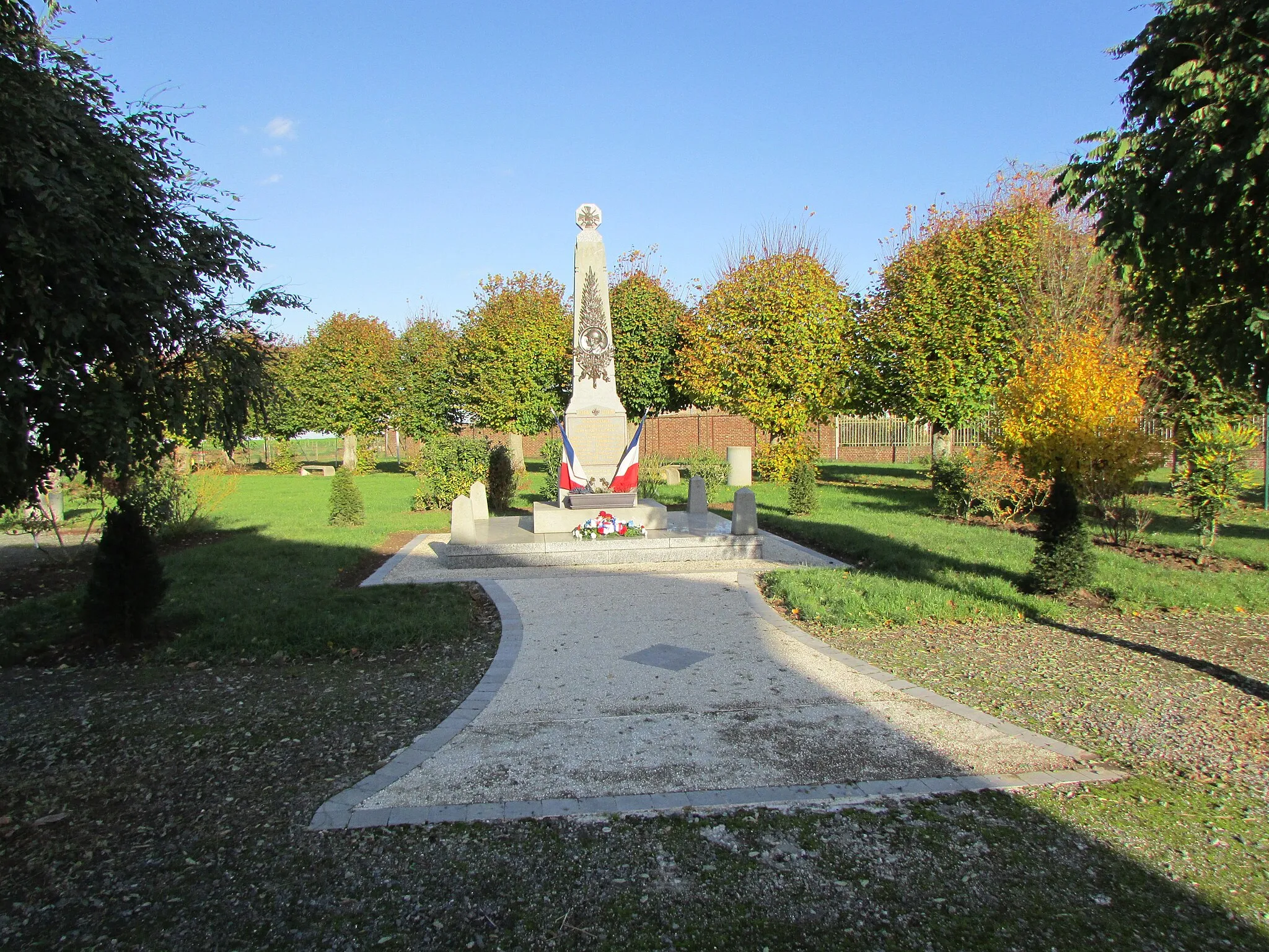 Photo showing: Le monument aux morts d'Hancourt, Somme, France.