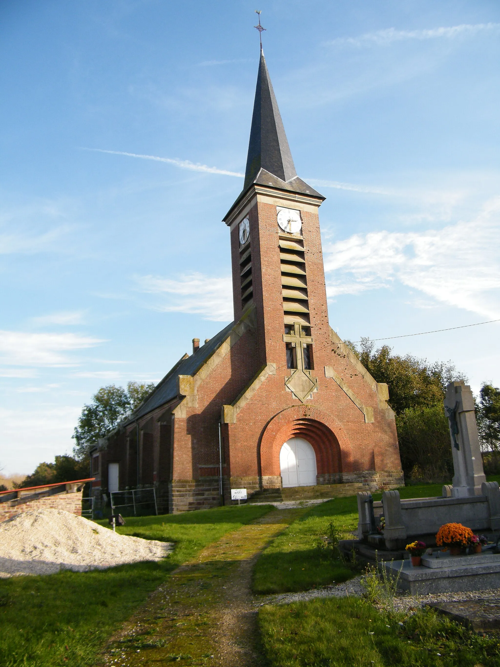 Photo showing: L'église Saint-Pierre à L'Échelle-Saint-Aurin.