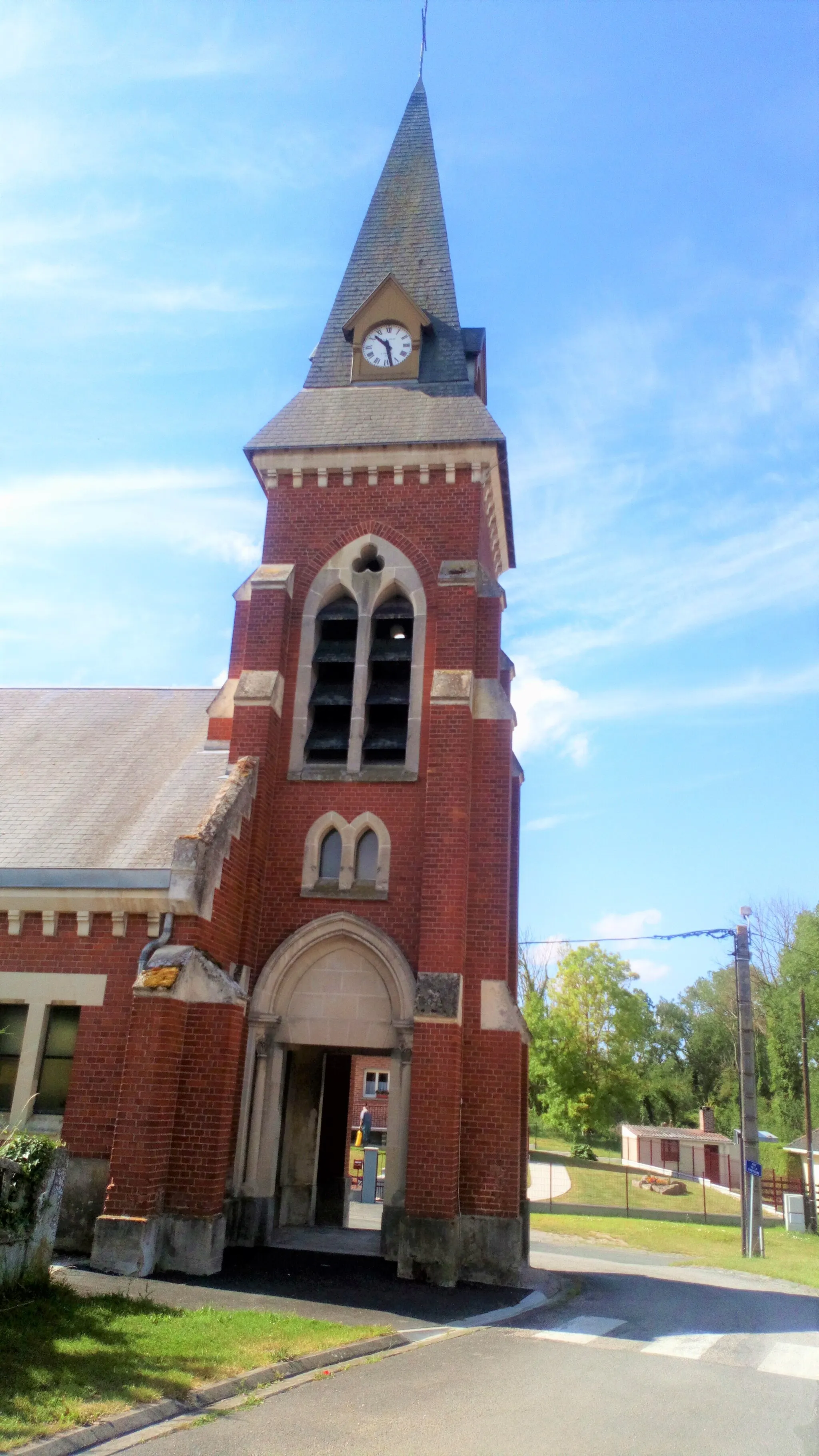 Photo showing: Eglise de La Neuville-Sire-Bernard 10