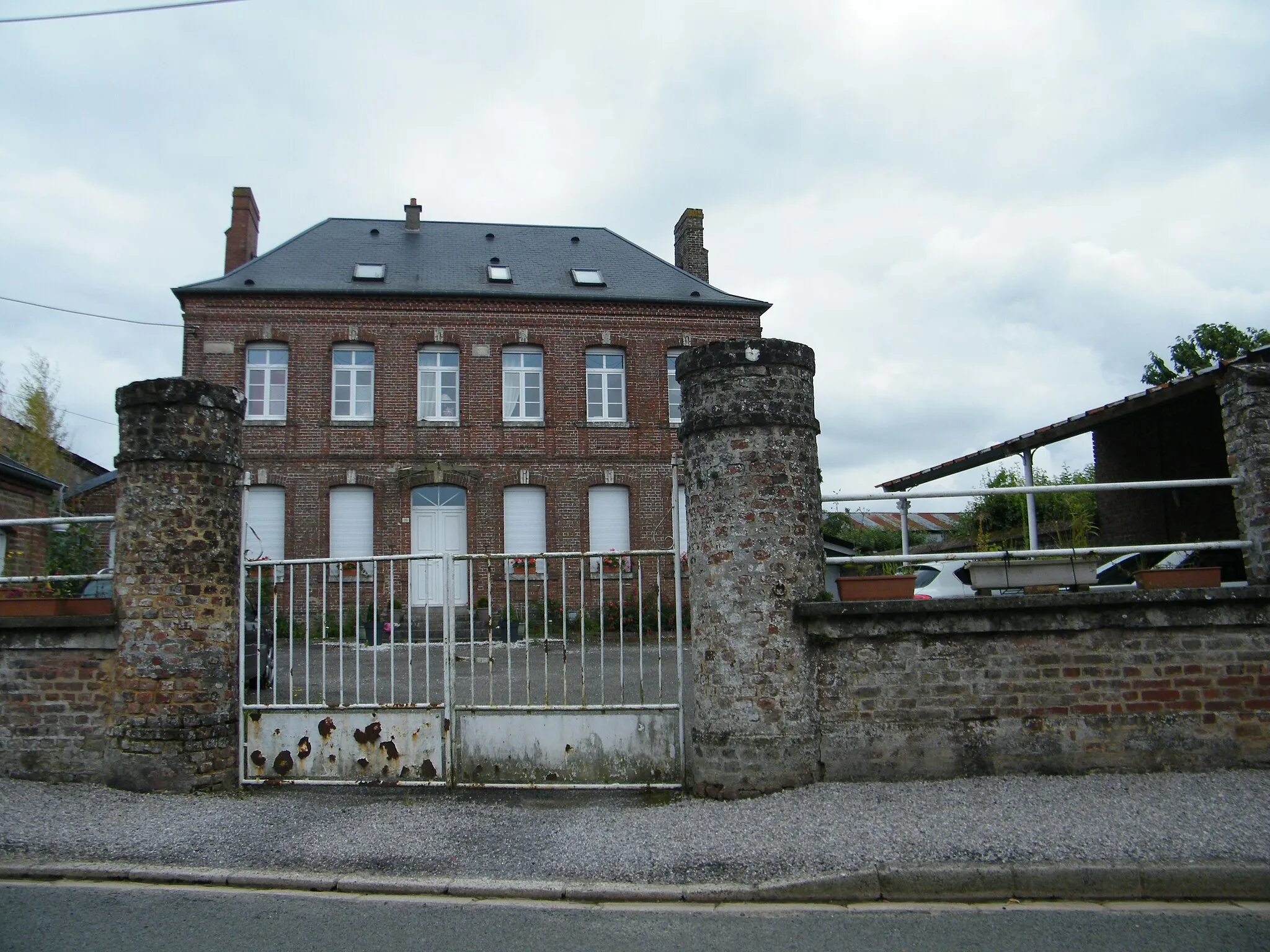 Photo showing: Mairie, ancienne école.