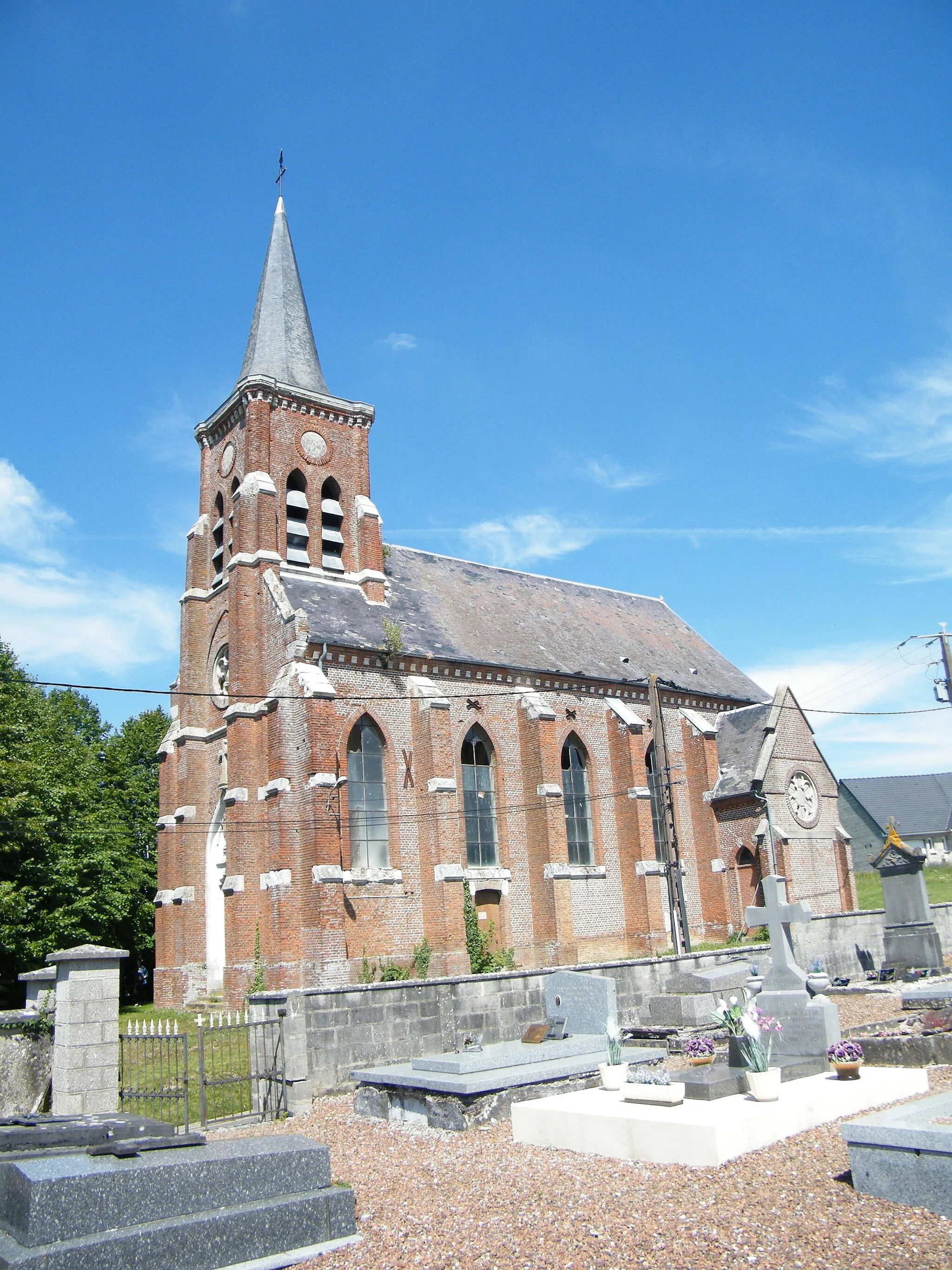 Photo showing: Mouflers, Somme, église Saint-Vaast, façade sud.