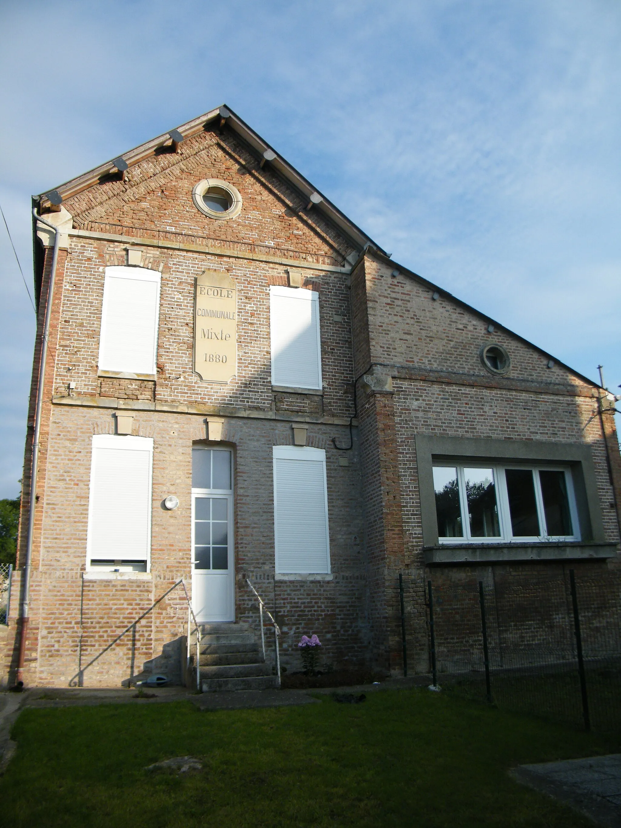 Photo showing: ancienne école de Métigny, Somme, France, bâtie en 1880.