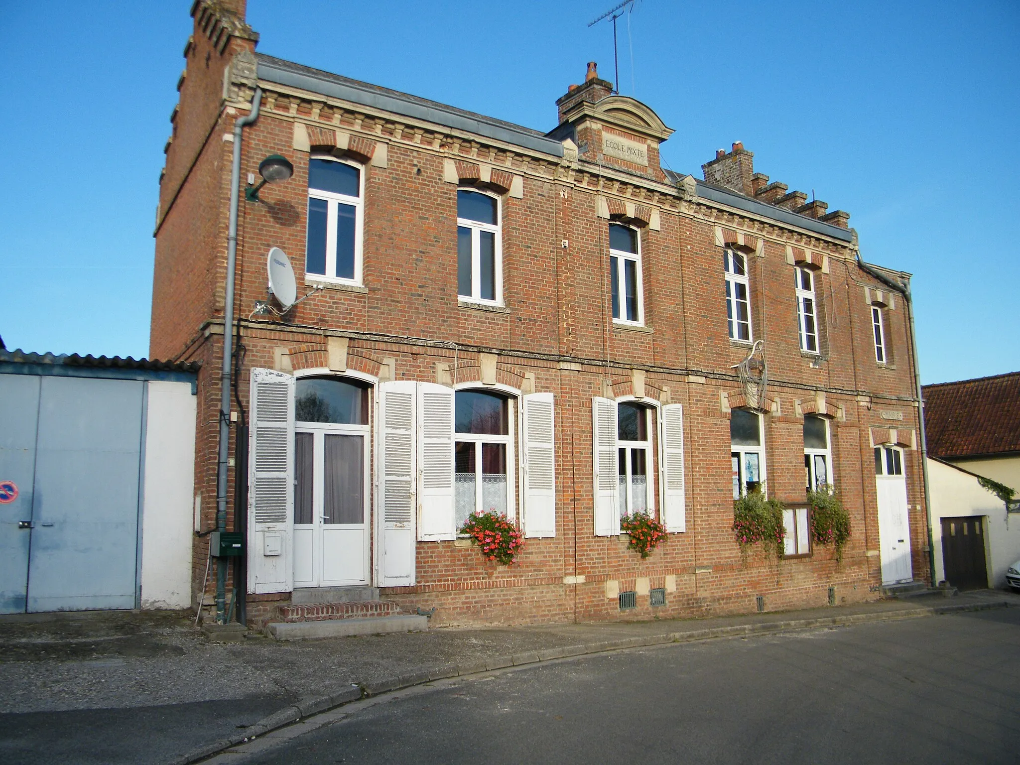 Photo showing: Ancienne mairie-école.