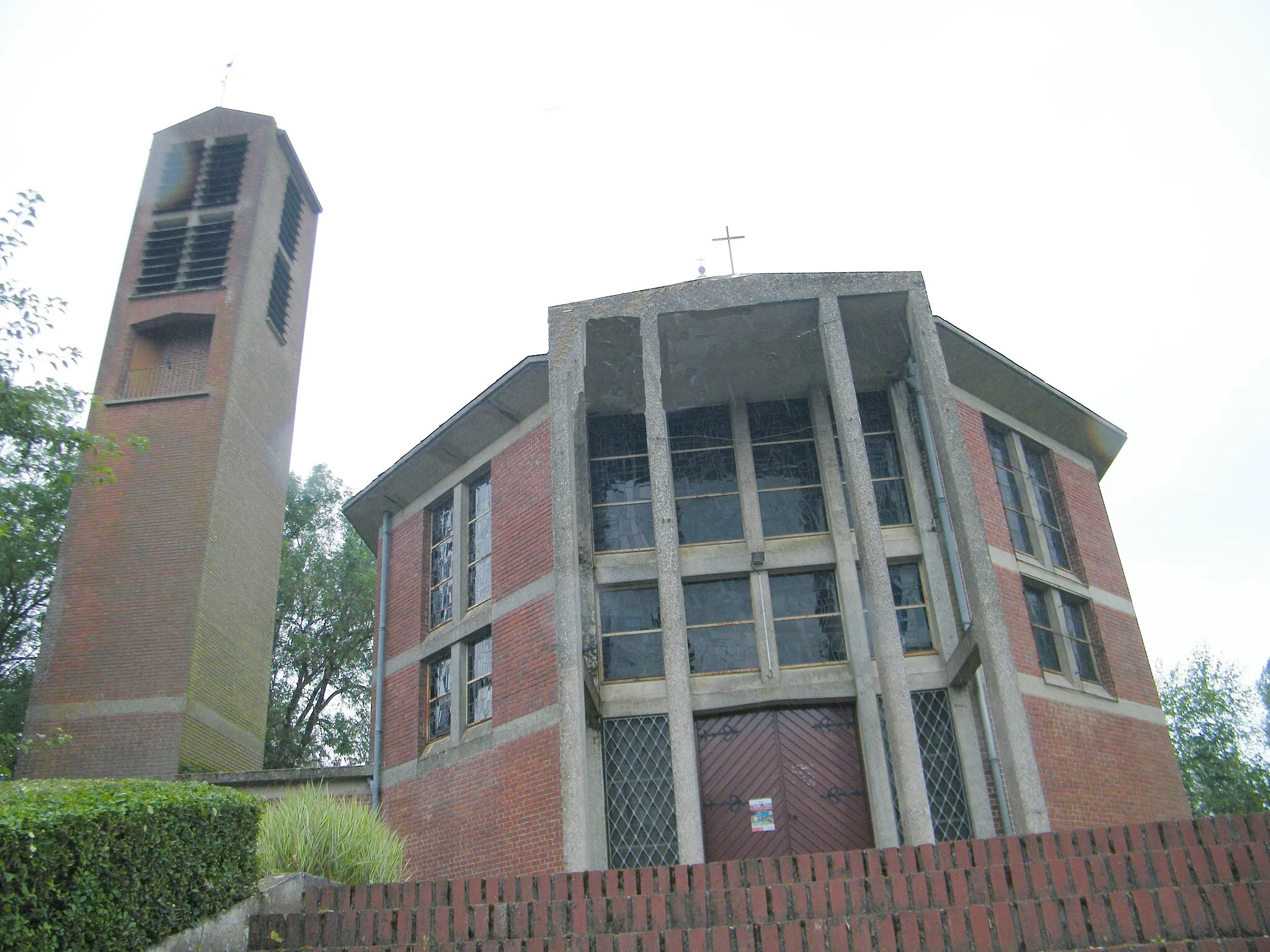 Photo showing: Autre vue du clocher, séparé de l'église.