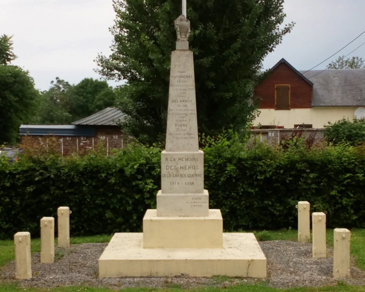 Photo showing: Thieulloy-la-Ville, monument aux morts 1