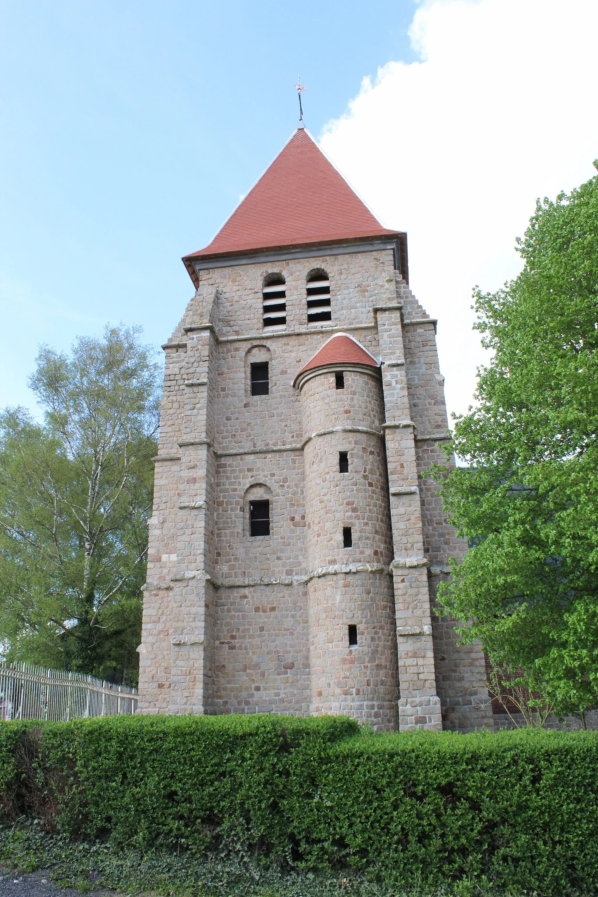 Photo showing: Le clocher de l'église Saint-Pierre.