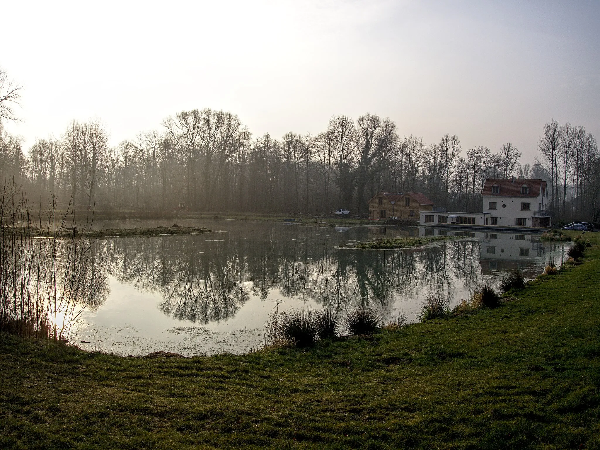 Photo showing: Pond near the hotel La cascade in Estrée-Wamin