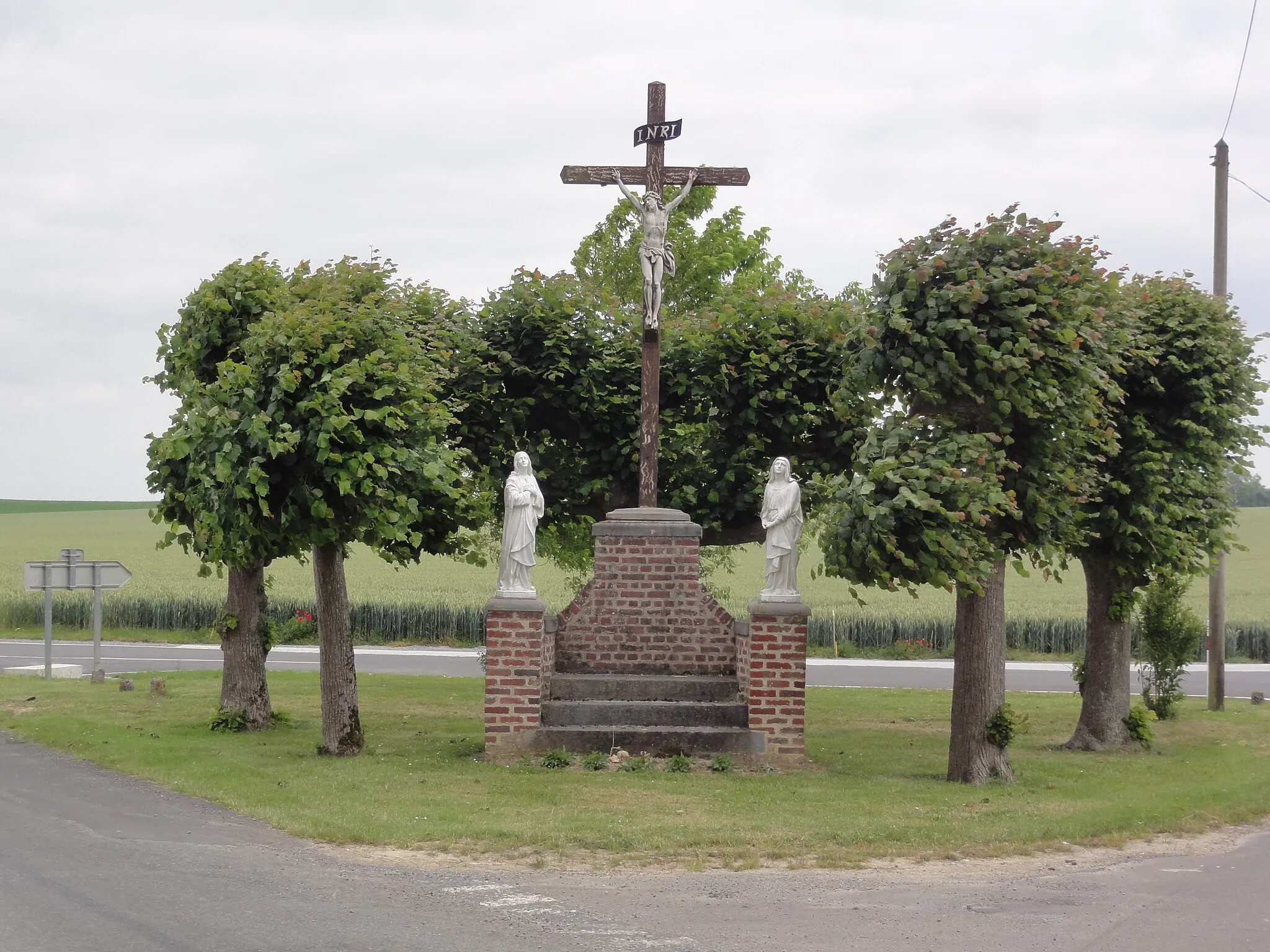 Photo showing: Toulis-et-Attencourt (Aisne) croix de chemin - calvaire