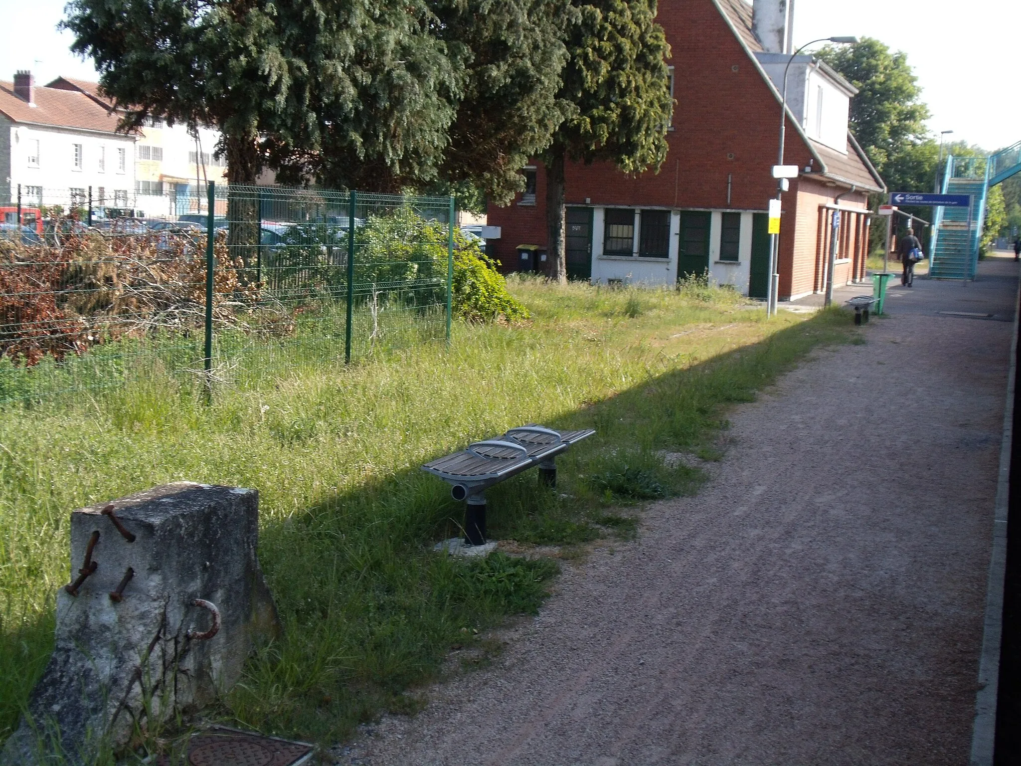 Photo showing: Anizy-Pinon station, platform toward Laon