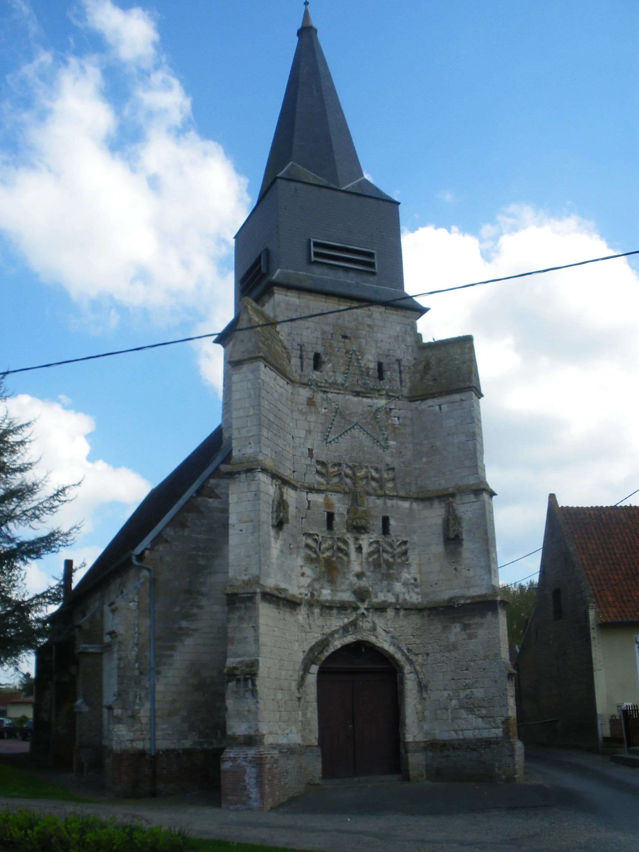Photo showing: Vue de l'église Saint-Vaast de Beauvoir-Wavans.