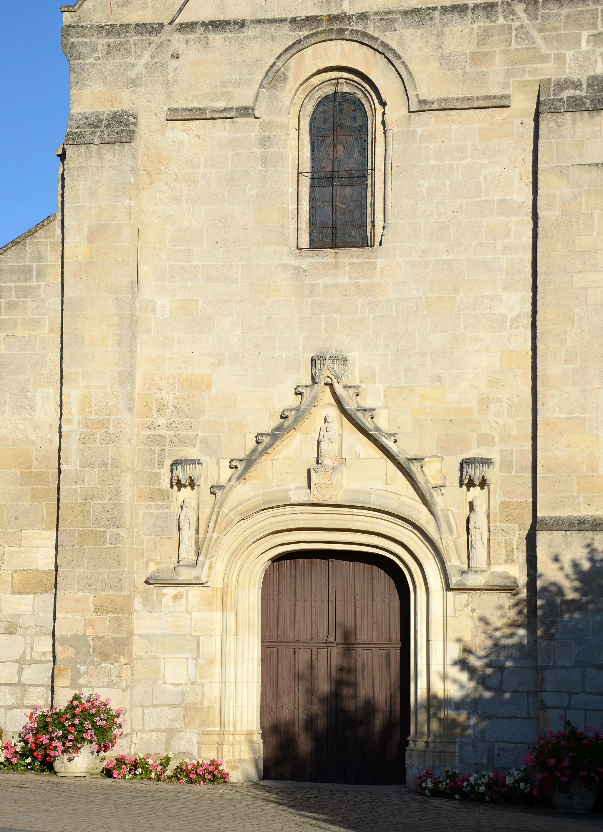 Photo showing: This building is classé au titre des monuments historiques de la France. It is indexed in the base Mérimée, a database of architectural heritage maintained by the French Ministry of Culture, under the reference PA00114522 .