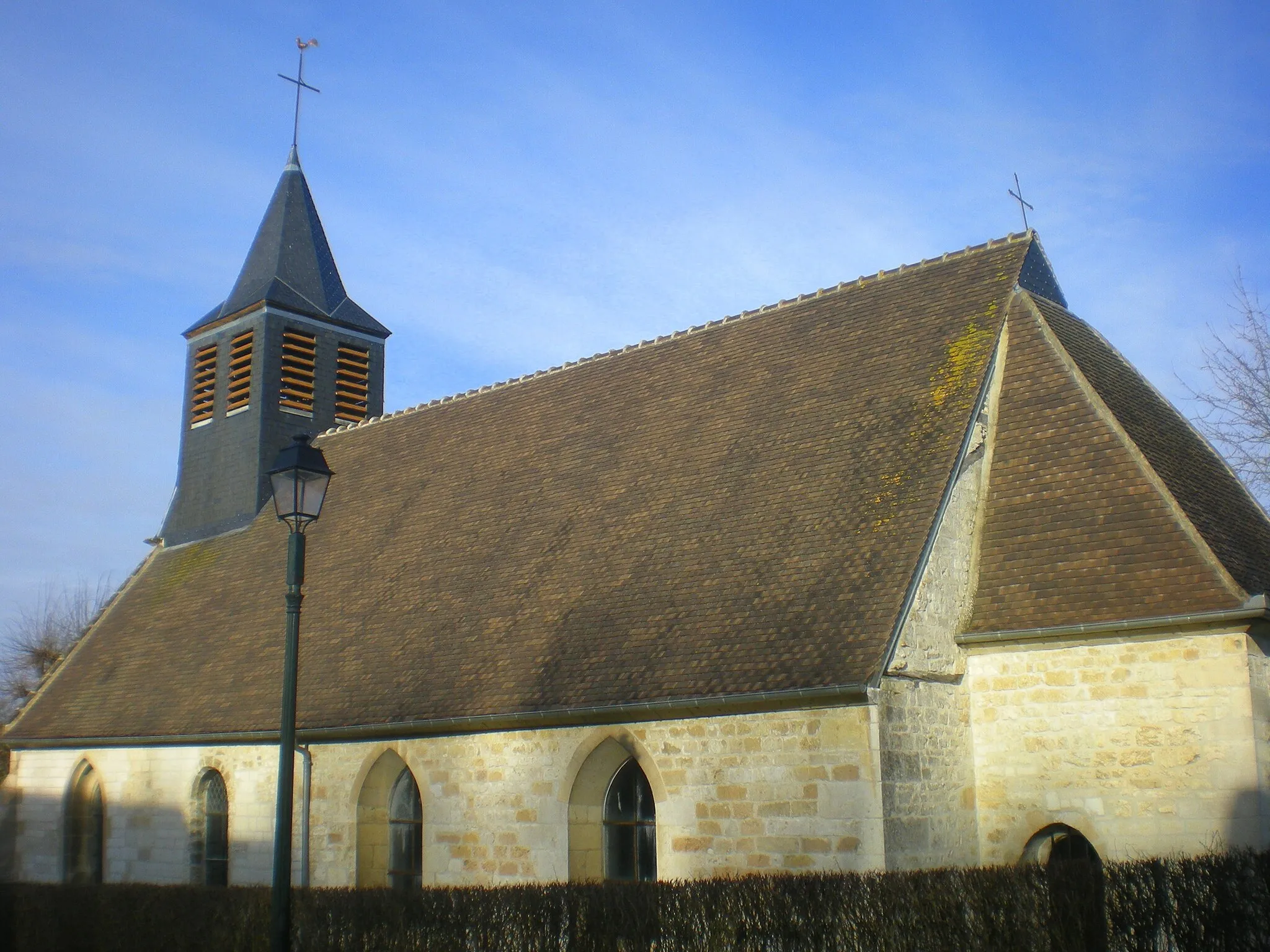 Photo showing: L'église Saint-Aubin de Saint-Aubin-sous-Erquery (Oise) depuis le sud-est.