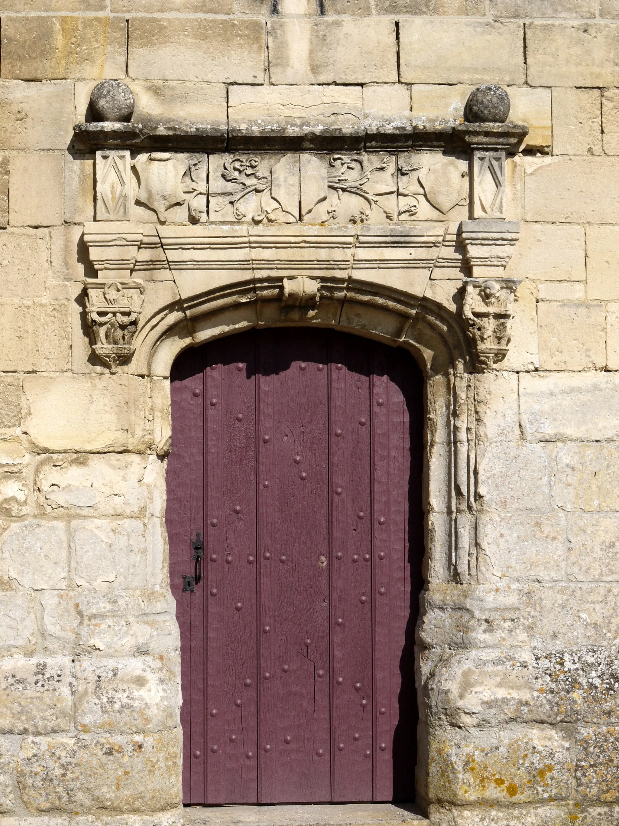 Photo showing: Entree de l'eglise de Saint-Crepin aux Bois, Oise, France