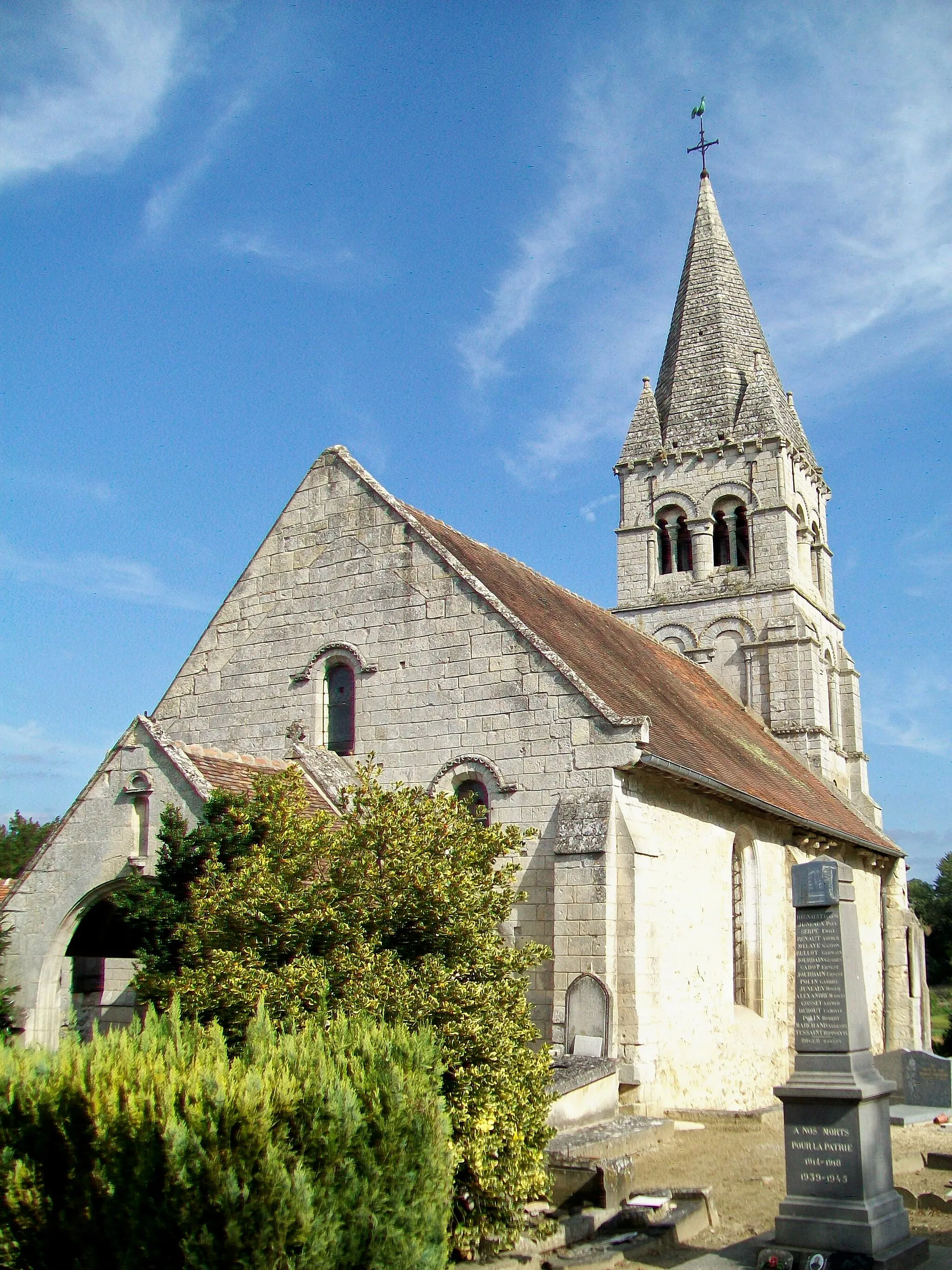 Photo showing: L'église Saint-Vaast depuis l'ouest.