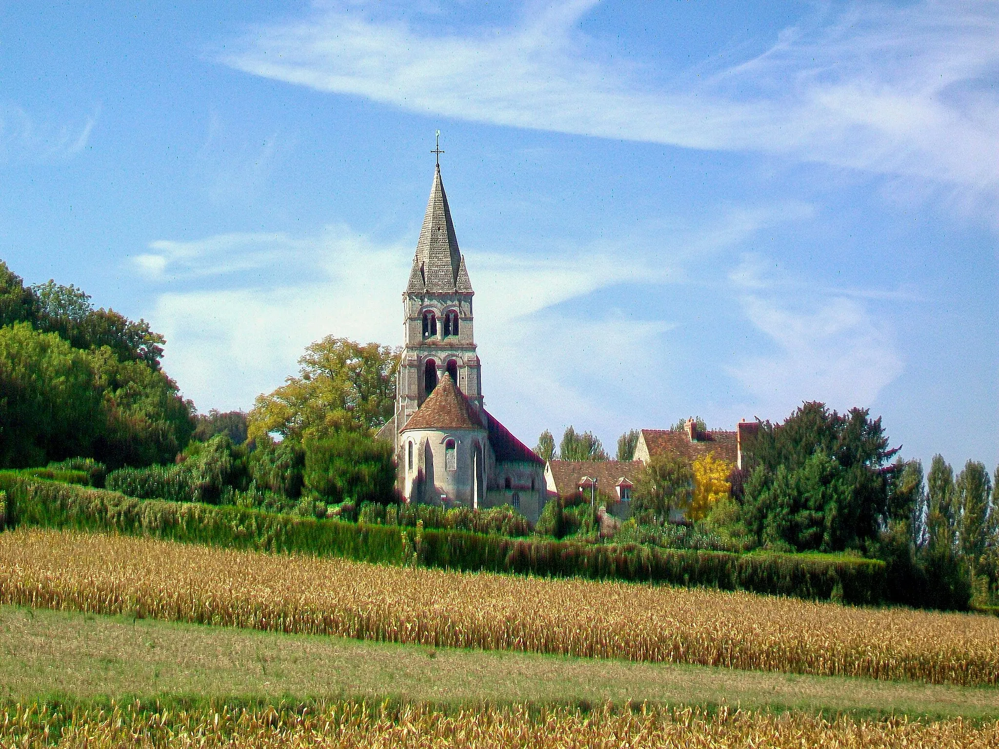 Photo showing: L'église Saint-Vaast ; vue depuis l'est.
