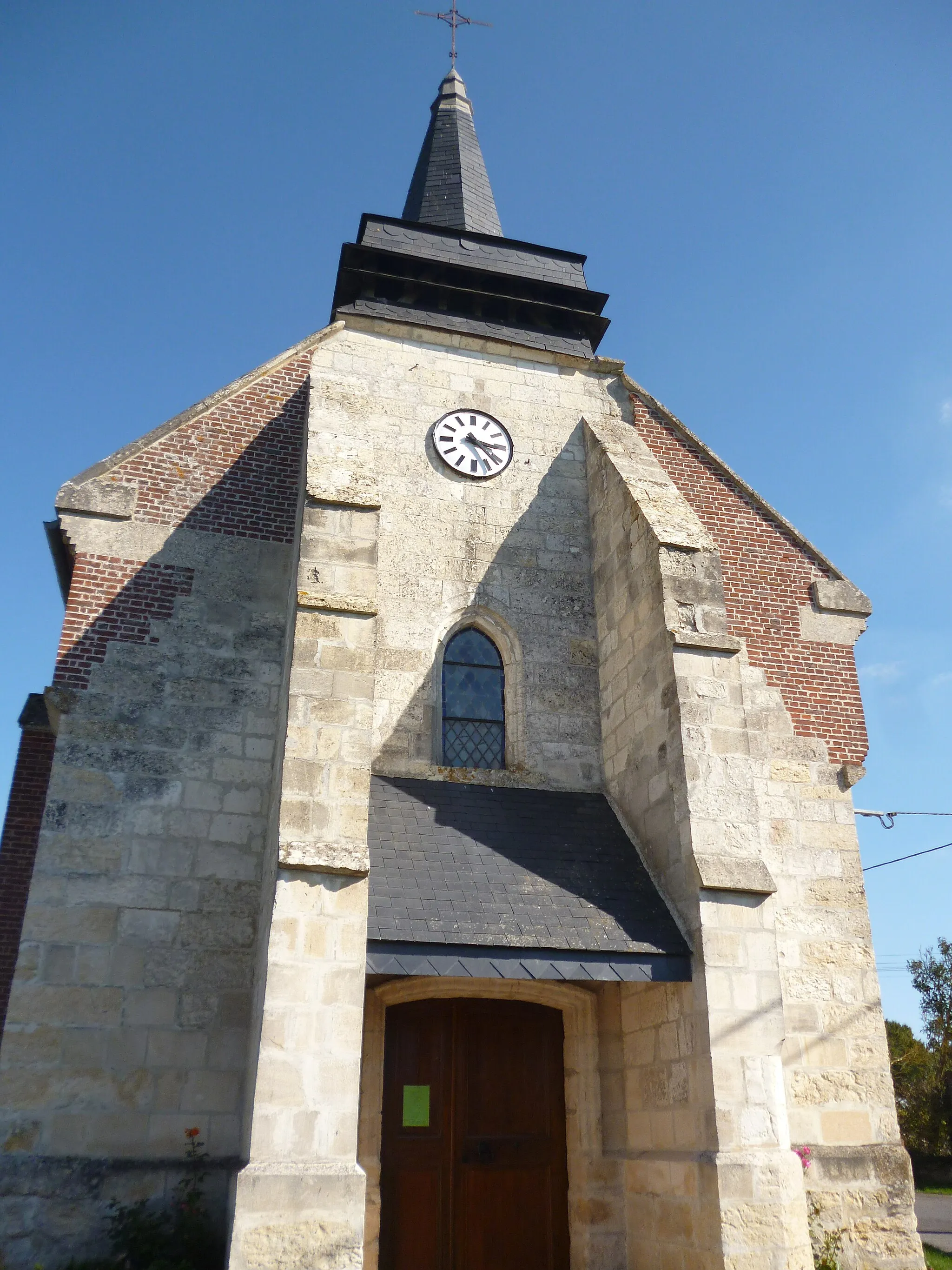 Photo showing: Eglise Saint-Vincent de la commune du Plessier-sur-Bulles (Oise).