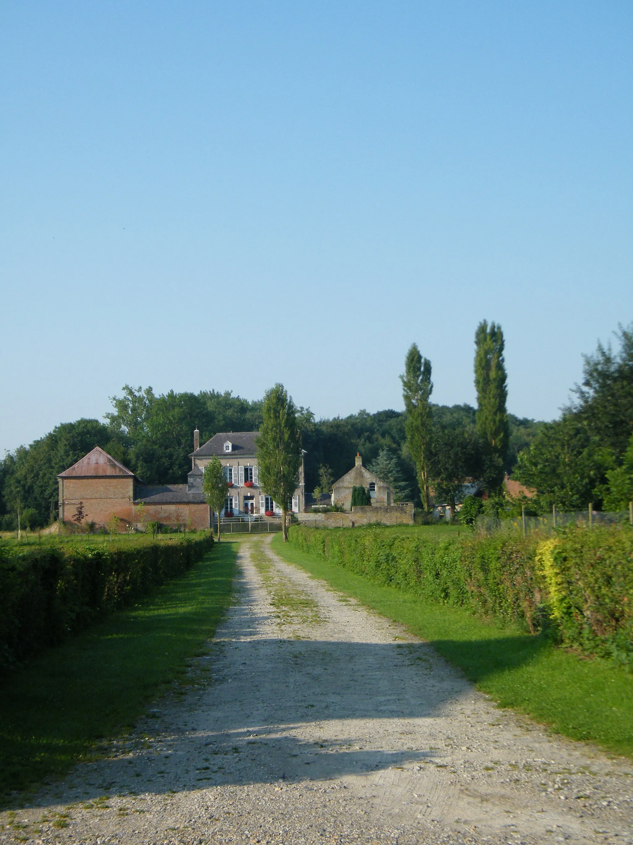 Photo showing: Perspective, château à Hem-Hardinval.