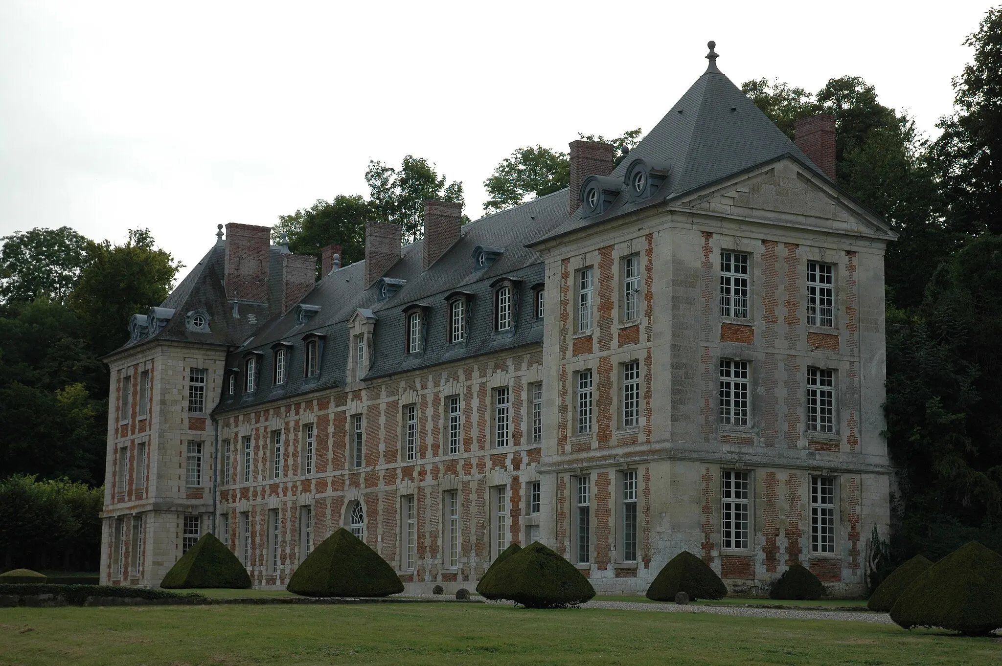 Photo showing: This building is indexed in the base Mérimée, a database of architectural heritage maintained by the French Ministry of Culture, under the reference PA00116120 .